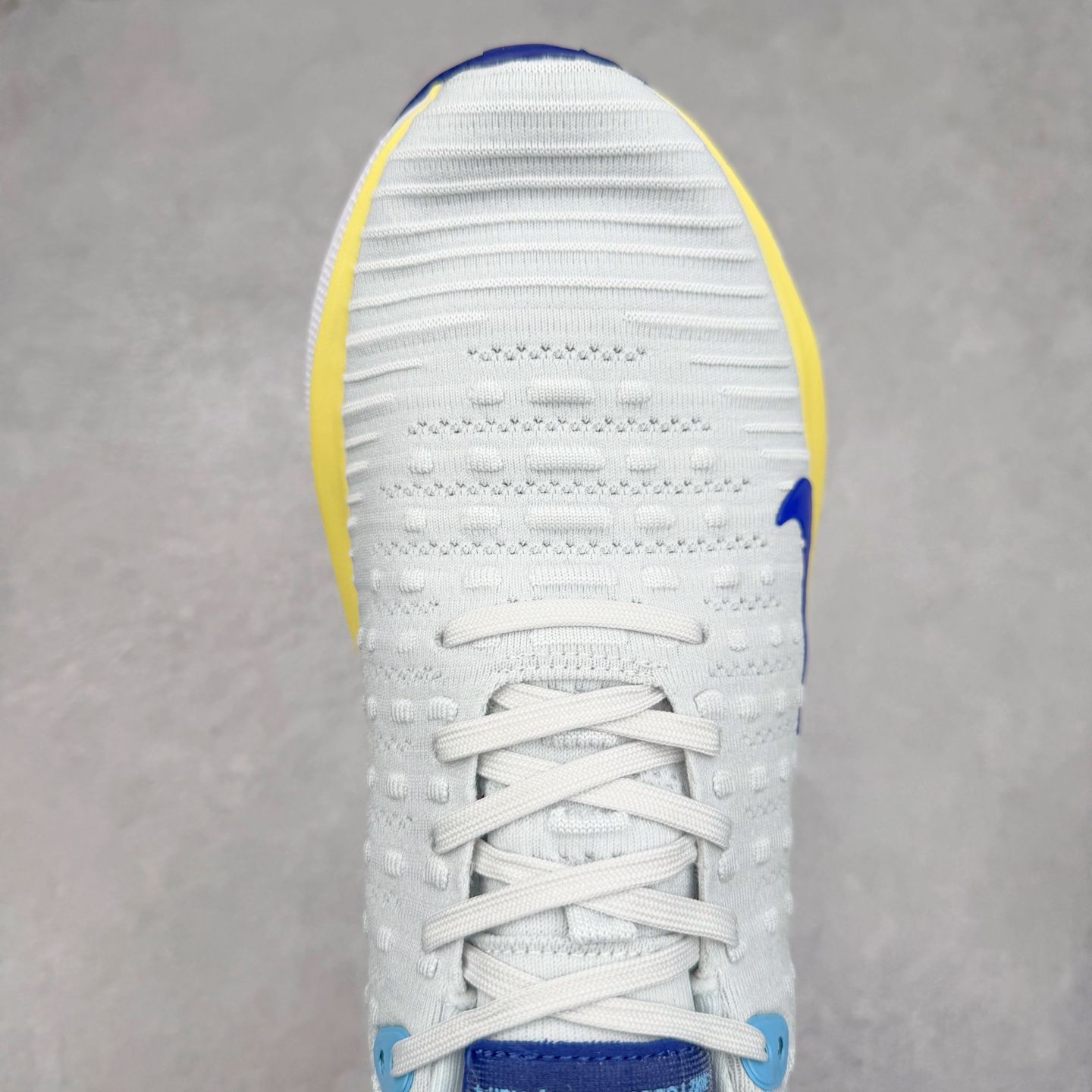 图片[4]-＃福利特价 NK ZoomX Invincible Run Flyknit FK4 不可战胜4代系列轻量飞织低帮休闲运动慢跑鞋 此鞋专为短跑运动员而生 是为 5 至 10 公里距离的赛事和训练打造 整体设计采用流线型的轻质工程网眼材质构成鞋面 并与其他 Running 旗舰鞋款同样搭载全脚掌 ZoomX 缓冲中底 搭配 Pebax 物料与橡胶外底 ZoomX StreakFly 首发配色以Prototype呈现 其灵感是来自开发期间的磨损测试 透过编号的标记与内侧的预期跑步距离突出研发过程 尺码：36 36.5 37.5 38 38.5 39 40 40.5 41 42 42.5 43 44 44.5 45-选品中心