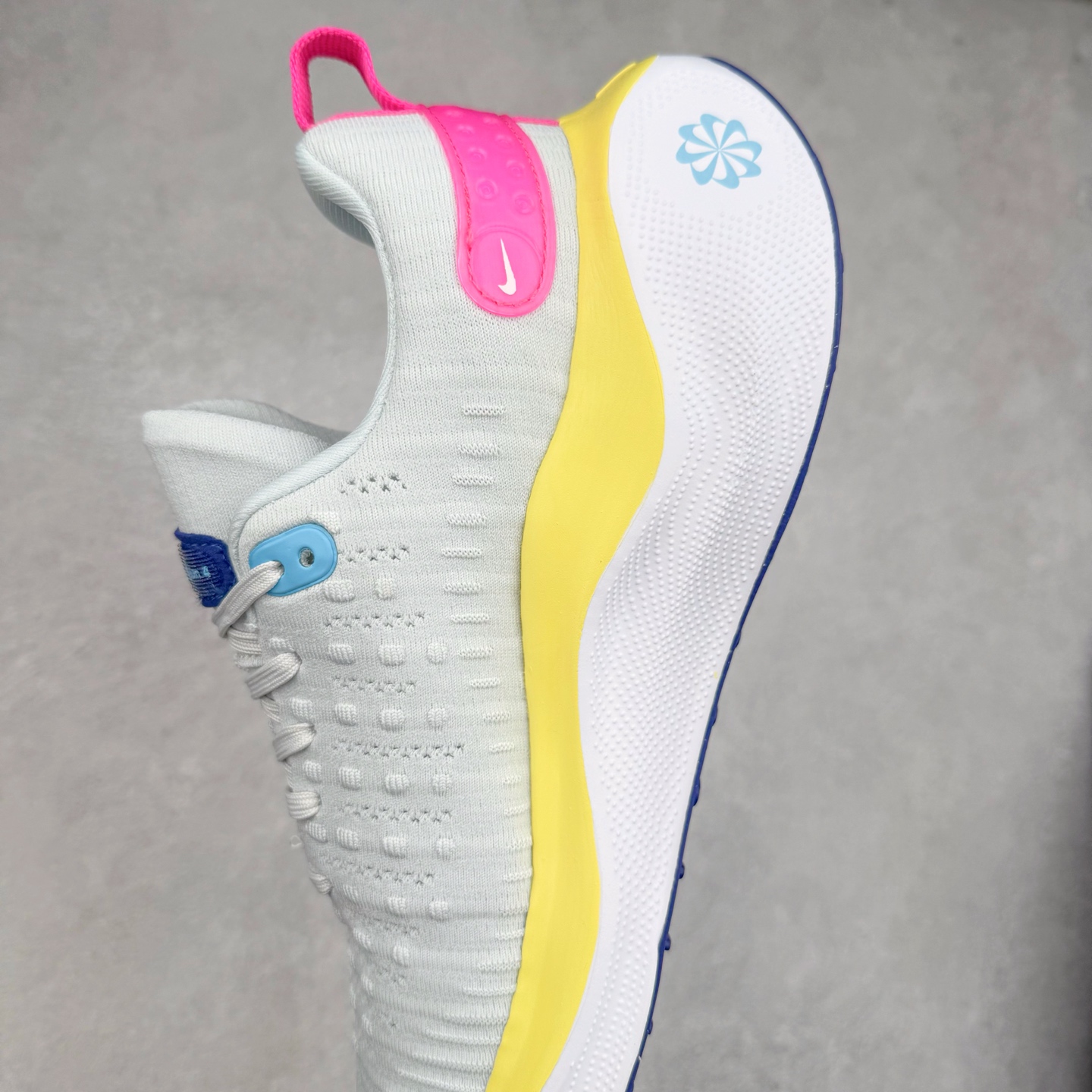 图片[7]-＃福利特价 NK ZoomX Invincible Run Flyknit FK4 不可战胜4代系列轻量飞织低帮休闲运动慢跑鞋 此鞋专为短跑运动员而生 是为 5 至 10 公里距离的赛事和训练打造 整体设计采用流线型的轻质工程网眼材质构成鞋面 并与其他 Running 旗舰鞋款同样搭载全脚掌 ZoomX 缓冲中底 搭配 Pebax 物料与橡胶外底 ZoomX StreakFly 首发配色以Prototype呈现 其灵感是来自开发期间的磨损测试 透过编号的标记与内侧的预期跑步距离突出研发过程 尺码：36 36.5 37.5 38 38.5 39 40 40.5 41 42 42.5 43 44 44.5 45-选品中心