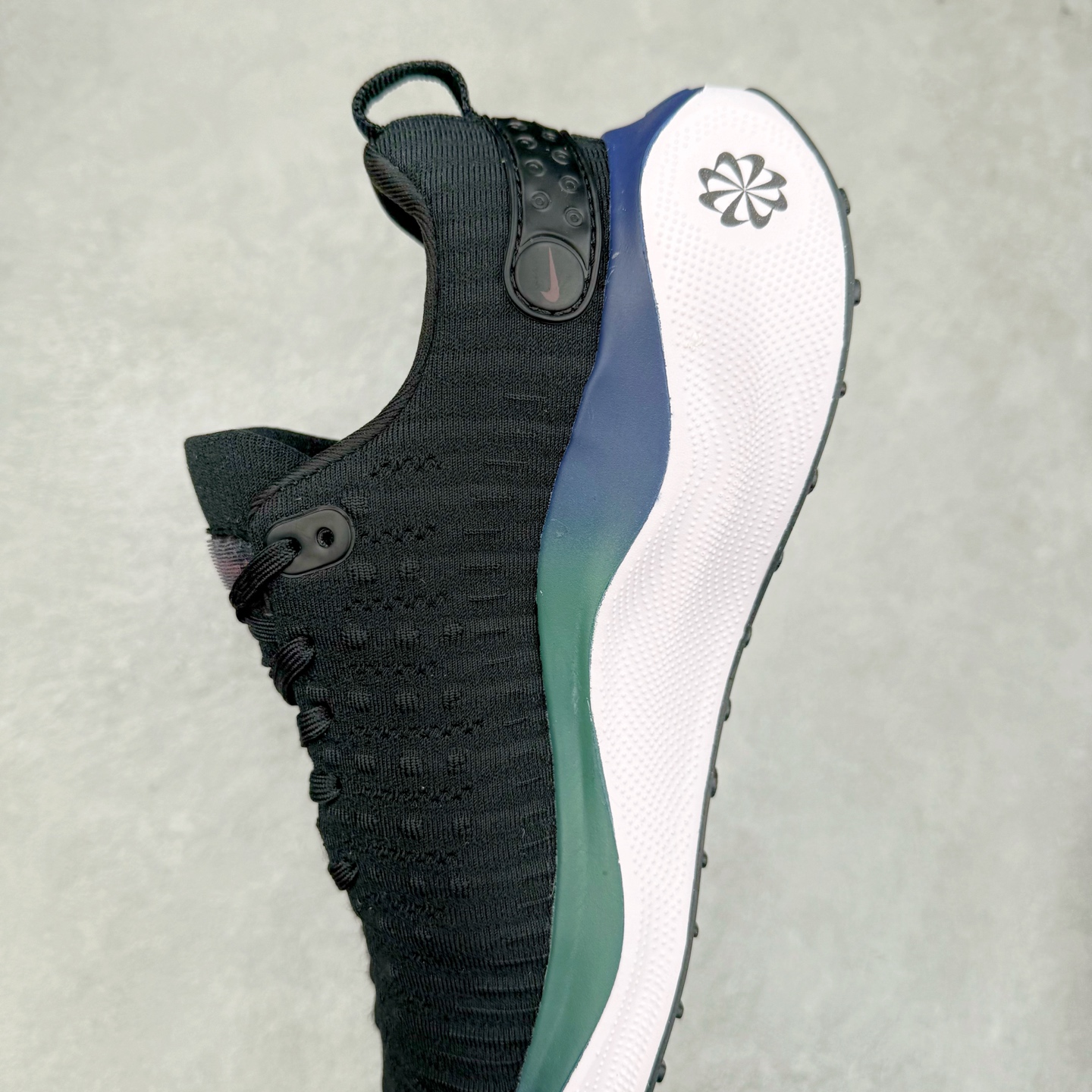 图片[7]-＃福利特价 NK ZoomX Invincible Run Flyknit FK4 不可战胜4代系列轻量飞织低帮休闲运动慢跑鞋 此鞋专为短跑运动员而生 是为 5 至 10 公里距离的赛事和训练打造 整体设计采用流线型的轻质工程网眼材质构成鞋面 并与其他 Running 旗舰鞋款同样搭载全脚掌 ZoomX 缓冲中底 搭配 Pebax 物料与橡胶外底 ZoomX StreakFly 首发配色以Prototype呈现 其灵感是来自开发期间的磨损测试 透过编号的标记与内侧的预期跑步距离突出研发过程 尺码：36 36.5 37.5 38 38.5 39 40 40.5 41 42 42.5 43 44 44.5 45-选品中心