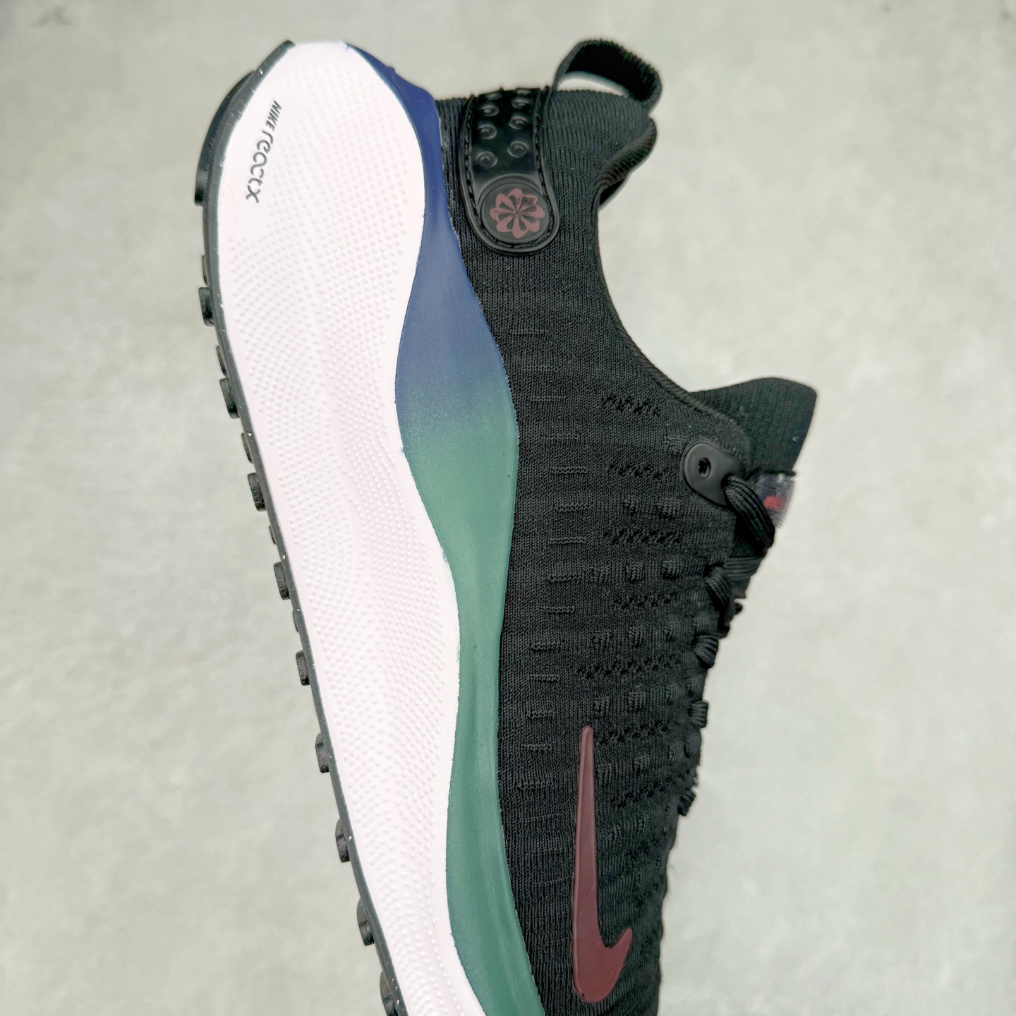 图片[6]-＃福利特价 NK ZoomX Invincible Run Flyknit FK4 不可战胜4代系列轻量飞织低帮休闲运动慢跑鞋 此鞋专为短跑运动员而生 是为 5 至 10 公里距离的赛事和训练打造 整体设计采用流线型的轻质工程网眼材质构成鞋面 并与其他 Running 旗舰鞋款同样搭载全脚掌 ZoomX 缓冲中底 搭配 Pebax 物料与橡胶外底 ZoomX StreakFly 首发配色以Prototype呈现 其灵感是来自开发期间的磨损测试 透过编号的标记与内侧的预期跑步距离突出研发过程 尺码：36 36.5 37.5 38 38.5 39 40 40.5 41 42 42.5 43 44 44.5 45-选品中心