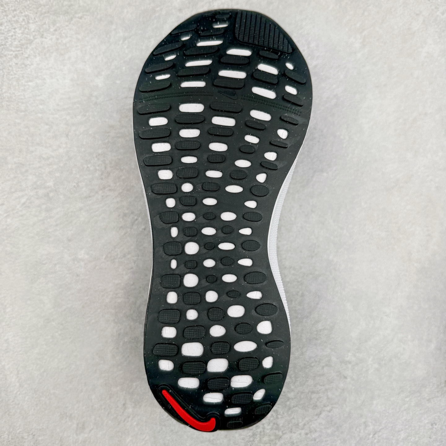 图片[8]-＃福利特价 NK ZoomX Invincible Run Flyknit FK4 不可战胜4代系列轻量飞织低帮休闲运动慢跑鞋 此鞋专为短跑运动员而生 是为 5 至 10 公里距离的赛事和训练打造 整体设计采用流线型的轻质工程网眼材质构成鞋面 并与其他 Running 旗舰鞋款同样搭载全脚掌 ZoomX 缓冲中底 搭配 Pebax 物料与橡胶外底 ZoomX StreakFly 首发配色以Prototype呈现 其灵感是来自开发期间的磨损测试 透过编号的标记与内侧的预期跑步距离突出研发过程 尺码：36 36.5 37.5 38 38.5 39 40 40.5 41 42 42.5 43 44 44.5 45-选品中心