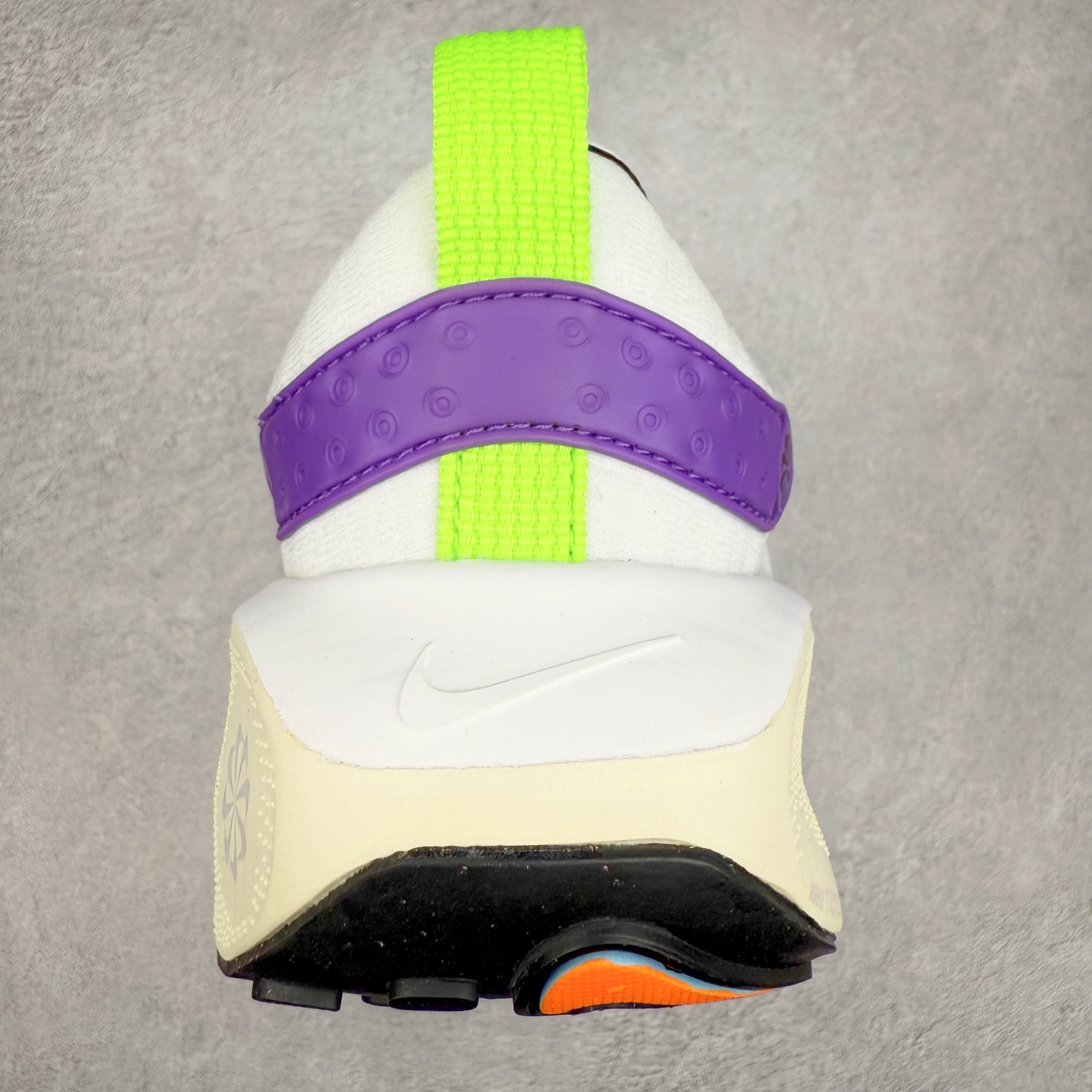 图片[8]-＃福利特价 NK ZoomX Invincible Run Flyknit FK4 不可战胜4代系列轻量飞织低帮休闲运动慢跑鞋 此鞋专为短跑运动员而生 是为 5 至 10 公里距离的赛事和训练打造 整体设计采用流线型的轻质工程网眼材质构成鞋面 并与其他 Running 旗舰鞋款同样搭载全脚掌 ZoomX 缓冲中底 搭配 Pebax 物料与橡胶外底 ZoomX StreakFly 首发配色以Prototype呈现 其灵感是来自开发期间的磨损测试 透过编号的标记与内侧的预期跑步距离突出研发过程 尺码：36 36.5 37.5 38 38.5 39 40 40.5 41 42 42.5 43 44 44.5 45-选品中心