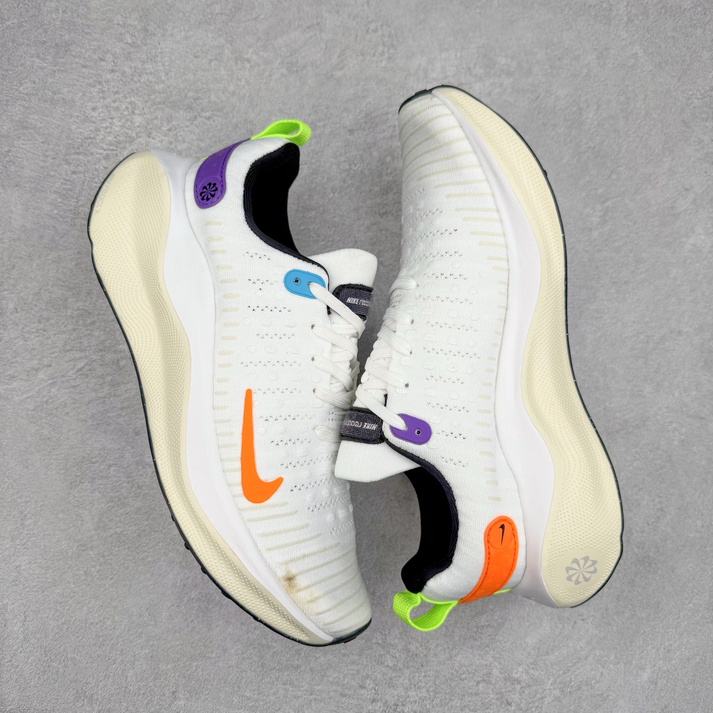 图片[3]-＃福利特价 NK ZoomX Invincible Run Flyknit FK4 不可战胜4代系列轻量飞织低帮休闲运动慢跑鞋 此鞋专为短跑运动员而生 是为 5 至 10 公里距离的赛事和训练打造 整体设计采用流线型的轻质工程网眼材质构成鞋面 并与其他 Running 旗舰鞋款同样搭载全脚掌 ZoomX 缓冲中底 搭配 Pebax 物料与橡胶外底 ZoomX StreakFly 首发配色以Prototype呈现 其灵感是来自开发期间的磨损测试 透过编号的标记与内侧的预期跑步距离突出研发过程 尺码：36 36.5 37.5 38 38.5 39 40 40.5 41 42 42.5 43 44 44.5 45-选品中心