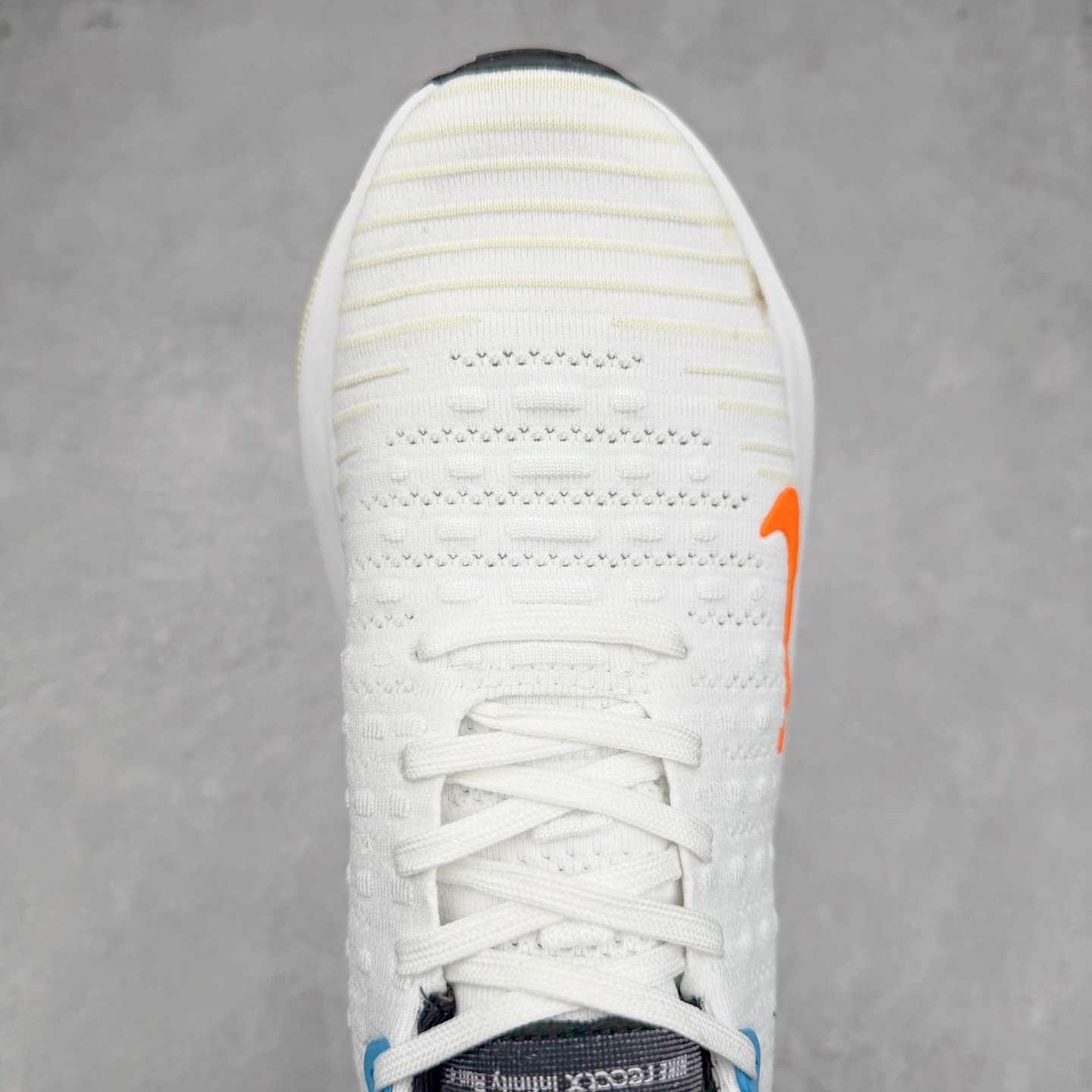 图片[4]-＃福利特价 NK ZoomX Invincible Run Flyknit FK4 不可战胜4代系列轻量飞织低帮休闲运动慢跑鞋 此鞋专为短跑运动员而生 是为 5 至 10 公里距离的赛事和训练打造 整体设计采用流线型的轻质工程网眼材质构成鞋面 并与其他 Running 旗舰鞋款同样搭载全脚掌 ZoomX 缓冲中底 搭配 Pebax 物料与橡胶外底 ZoomX StreakFly 首发配色以Prototype呈现 其灵感是来自开发期间的磨损测试 透过编号的标记与内侧的预期跑步距离突出研发过程 尺码：36 36.5 37.5 38 38.5 39 40 40.5 41 42 42.5 43 44 44.5 45-选品中心