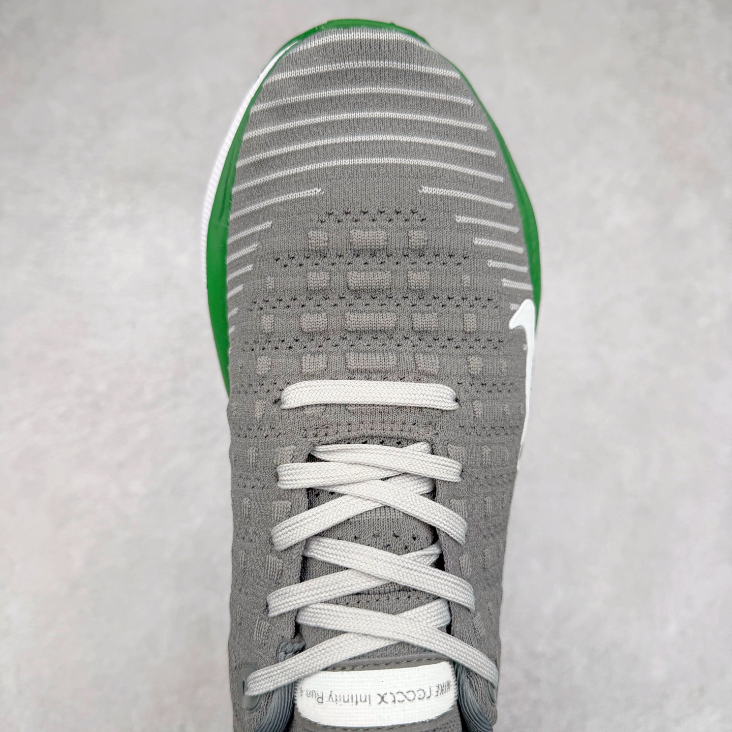 图片[4]-＃福利特价 NK ZoomX Invincible Run Flyknit FK4 不可战胜4代系列轻量飞织低帮休闲运动慢跑鞋 此鞋专为短跑运动员而生 是为 5 至 10 公里距离的赛事和训练打造 整体设计采用流线型的轻质工程网眼材质构成鞋面 并与其他 Running 旗舰鞋款同样搭载全脚掌 ZoomX 缓冲中底 搭配 Pebax 物料与橡胶外底 ZoomX StreakFly 首发配色以Prototype呈现 其灵感是来自开发期间的磨损测试 透过编号的标记与内侧的预期跑步距离突出研发过程 尺码：36 36.5 37.5 38 38.5 39 40 40.5 41 42 42.5 43 44 44.5 45-选品中心