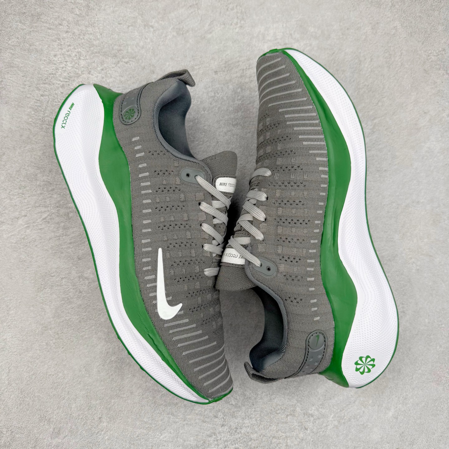 图片[3]-＃福利特价 NK ZoomX Invincible Run Flyknit FK4 不可战胜4代系列轻量飞织低帮休闲运动慢跑鞋 此鞋专为短跑运动员而生 是为 5 至 10 公里距离的赛事和训练打造 整体设计采用流线型的轻质工程网眼材质构成鞋面 并与其他 Running 旗舰鞋款同样搭载全脚掌 ZoomX 缓冲中底 搭配 Pebax 物料与橡胶外底 ZoomX StreakFly 首发配色以Prototype呈现 其灵感是来自开发期间的磨损测试 透过编号的标记与内侧的预期跑步距离突出研发过程 尺码：36 36.5 37.5 38 38.5 39 40 40.5 41 42 42.5 43 44 44.5 45-选品中心