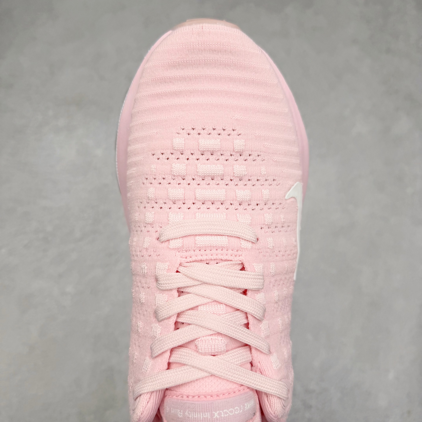 图片[4]-＃福利特价 NK ZoomX Invincible Run Flyknit FK4 不可战胜4代系列轻量飞织低帮休闲运动慢跑鞋 此鞋专为短跑运动员而生 是为 5 至 10 公里距离的赛事和训练打造 整体设计采用流线型的轻质工程网眼材质构成鞋面 并与其他 Running 旗舰鞋款同样搭载全脚掌 ZoomX 缓冲中底 搭配 Pebax 物料与橡胶外底 ZoomX StreakFly 首发配色以Prototype呈现 其灵感是来自开发期间的磨损测试 透过编号的标记与内侧的预期跑步距离突出研发过程 尺码：36 36.5 37.5 38 38.5 39 40 40.5 41 42 42.5 43 44 44.5 45-选品中心