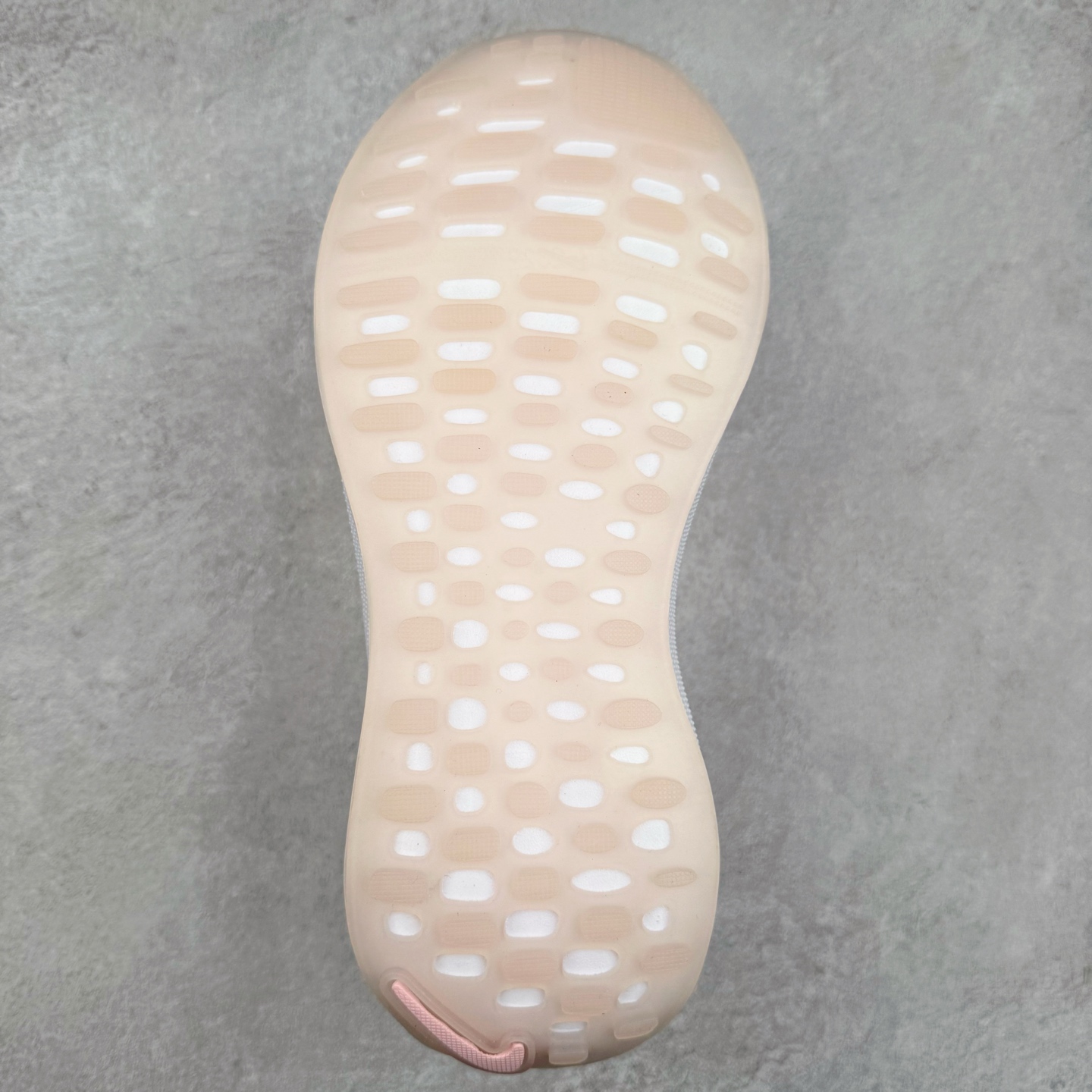 图片[9]-＃福利特价 NK ZoomX Invincible Run Flyknit FK4 不可战胜4代系列轻量飞织低帮休闲运动慢跑鞋 此鞋专为短跑运动员而生 是为 5 至 10 公里距离的赛事和训练打造 整体设计采用流线型的轻质工程网眼材质构成鞋面 并与其他 Running 旗舰鞋款同样搭载全脚掌 ZoomX 缓冲中底 搭配 Pebax 物料与橡胶外底 ZoomX StreakFly 首发配色以Prototype呈现 其灵感是来自开发期间的磨损测试 透过编号的标记与内侧的预期跑步距离突出研发过程 尺码：36 36.5 37.5 38 38.5 39 40 40.5 41 42 42.5 43 44 44.5 45-选品中心