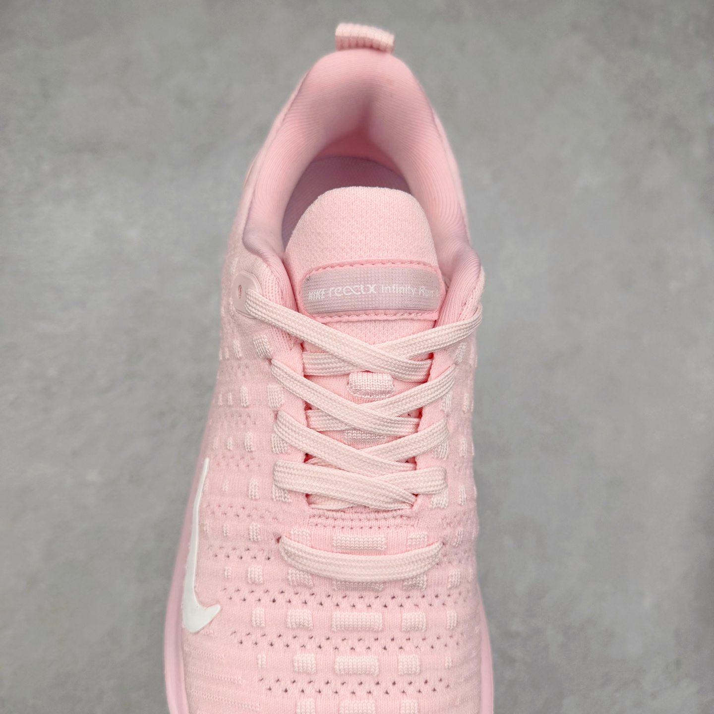 图片[5]-＃福利特价 NK ZoomX Invincible Run Flyknit FK4 不可战胜4代系列轻量飞织低帮休闲运动慢跑鞋 此鞋专为短跑运动员而生 是为 5 至 10 公里距离的赛事和训练打造 整体设计采用流线型的轻质工程网眼材质构成鞋面 并与其他 Running 旗舰鞋款同样搭载全脚掌 ZoomX 缓冲中底 搭配 Pebax 物料与橡胶外底 ZoomX StreakFly 首发配色以Prototype呈现 其灵感是来自开发期间的磨损测试 透过编号的标记与内侧的预期跑步距离突出研发过程 尺码：36 36.5 37.5 38 38.5 39 40 40.5 41 42 42.5 43 44 44.5 45-选品中心