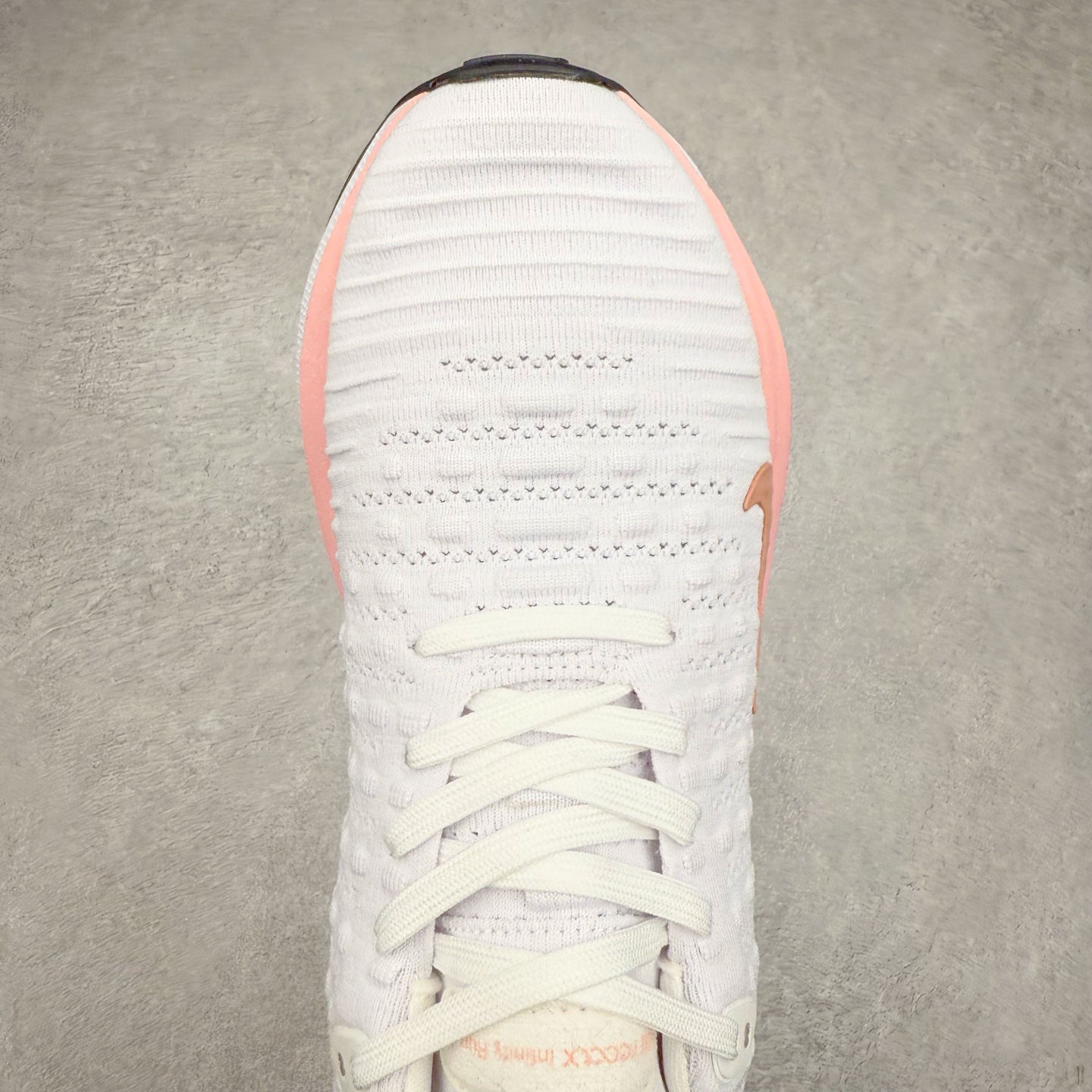 图片[4]-＃福利特价 NK ZoomX Invincible Run Flyknit FK4 不可战胜4代系列轻量飞织低帮休闲运动慢跑鞋 此鞋专为短跑运动员而生 是为 5 至 10 公里距离的赛事和训练打造 整体设计采用流线型的轻质工程网眼材质构成鞋面 并与其他 Running 旗舰鞋款同样搭载全脚掌 ZoomX 缓冲中底 搭配 Pebax 物料与橡胶外底 ZoomX StreakFly 首发配色以Prototype呈现 其灵感是来自开发期间的磨损测试 透过编号的标记与内侧的预期跑步距离突出研发过程 尺码：36 36.5 37.5 38 38.5 39 40 40.5 41 42 42.5 43 44 44.5 45-选品中心