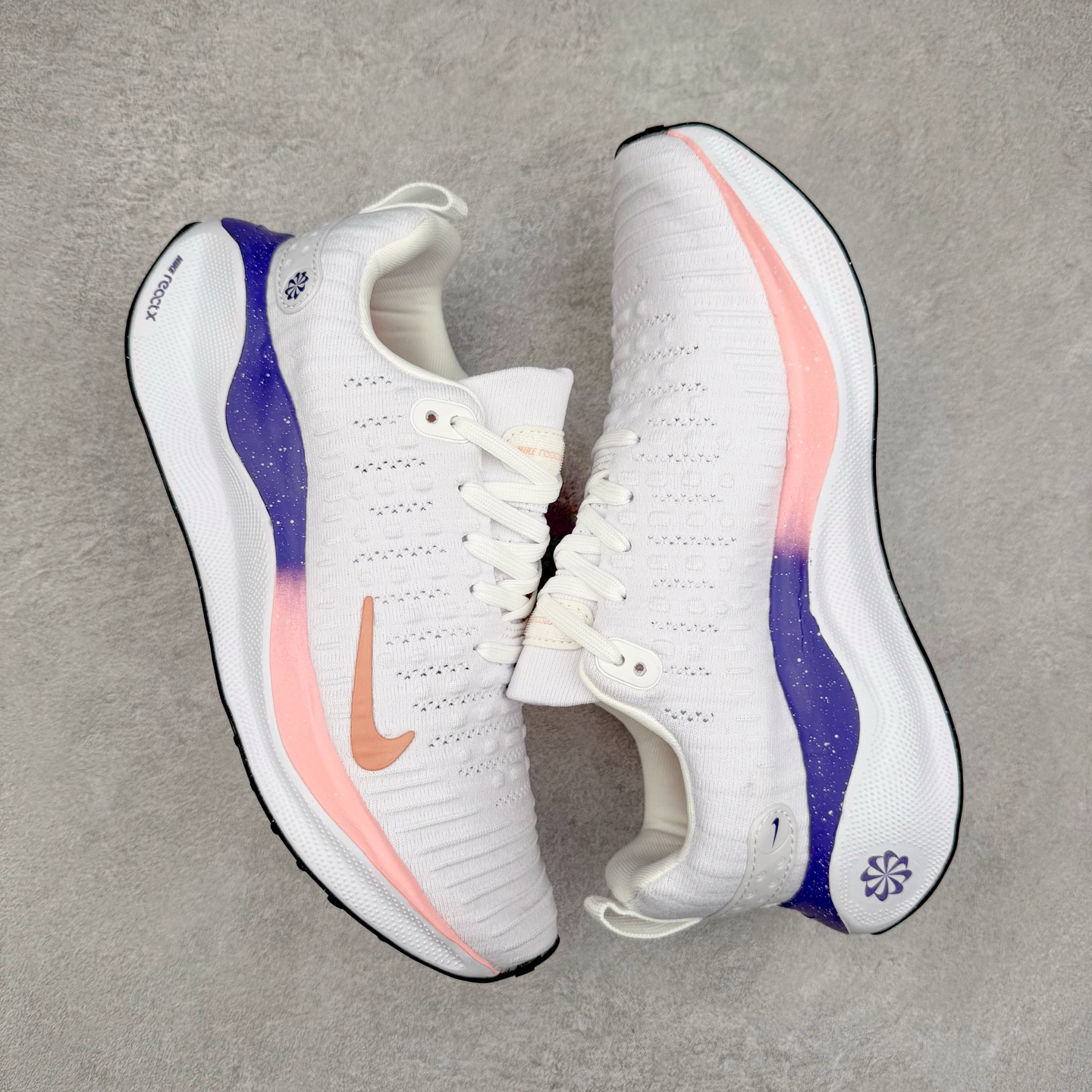 图片[3]-＃福利特价 NK ZoomX Invincible Run Flyknit FK4 不可战胜4代系列轻量飞织低帮休闲运动慢跑鞋 此鞋专为短跑运动员而生 是为 5 至 10 公里距离的赛事和训练打造 整体设计采用流线型的轻质工程网眼材质构成鞋面 并与其他 Running 旗舰鞋款同样搭载全脚掌 ZoomX 缓冲中底 搭配 Pebax 物料与橡胶外底 ZoomX StreakFly 首发配色以Prototype呈现 其灵感是来自开发期间的磨损测试 透过编号的标记与内侧的预期跑步距离突出研发过程 尺码：36 36.5 37.5 38 38.5 39 40 40.5 41 42 42.5 43 44 44.5 45-选品中心