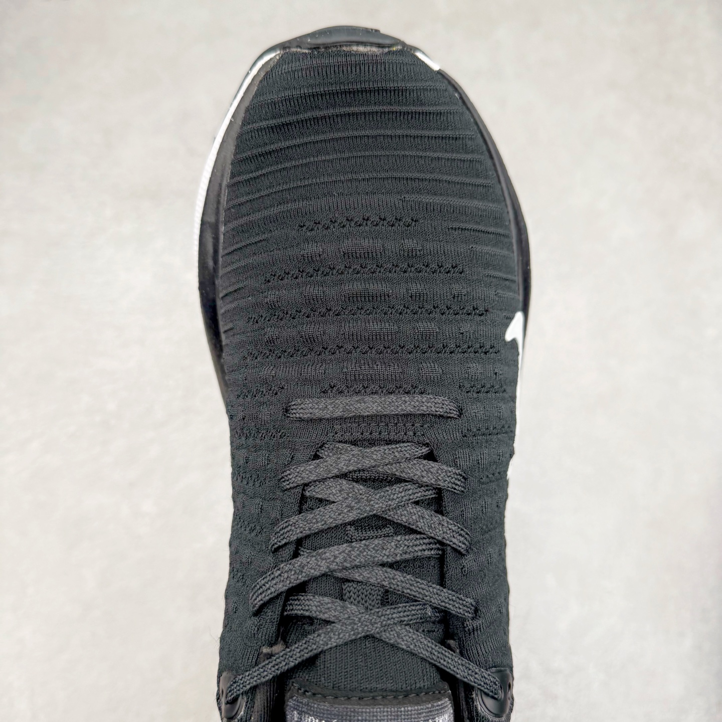 图片[4]-＃福利特价 NK ZoomX Invincible Run Flyknit FK4 不可战胜4代系列轻量飞织低帮休闲运动慢跑鞋 此鞋专为短跑运动员而生 是为 5 至 10 公里距离的赛事和训练打造 整体设计采用流线型的轻质工程网眼材质构成鞋面 并与其他 Running 旗舰鞋款同样搭载全脚掌 ZoomX 缓冲中底 搭配 Pebax 物料与橡胶外底 ZoomX StreakFly 首发配色以Prototype呈现 其灵感是来自开发期间的磨损测试 透过编号的标记与内侧的预期跑步距离突出研发过程 尺码：36 36.5 37.5 38 38.5 39 40 40.5 41 42 42.5 43 44 44.5 45-选品中心