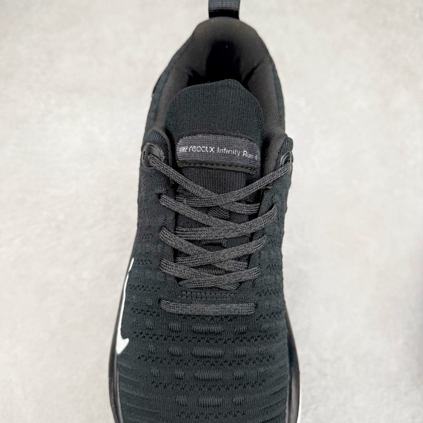 图片[5]-＃福利特价 NK ZoomX Invincible Run Flyknit FK4 不可战胜4代系列轻量飞织低帮休闲运动慢跑鞋 此鞋专为短跑运动员而生 是为 5 至 10 公里距离的赛事和训练打造 整体设计采用流线型的轻质工程网眼材质构成鞋面 并与其他 Running 旗舰鞋款同样搭载全脚掌 ZoomX 缓冲中底 搭配 Pebax 物料与橡胶外底 ZoomX StreakFly 首发配色以Prototype呈现 其灵感是来自开发期间的磨损测试 透过编号的标记与内侧的预期跑步距离突出研发过程 尺码：36 36.5 37.5 38 38.5 39 40 40.5 41 42 42.5 43 44 44.5 45-选品中心