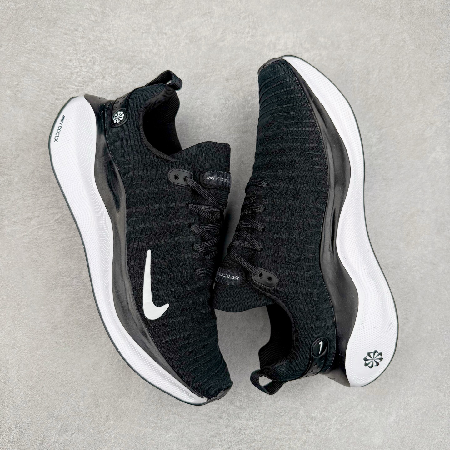 图片[3]-＃福利特价 NK ZoomX Invincible Run Flyknit FK4 不可战胜4代系列轻量飞织低帮休闲运动慢跑鞋 此鞋专为短跑运动员而生 是为 5 至 10 公里距离的赛事和训练打造 整体设计采用流线型的轻质工程网眼材质构成鞋面 并与其他 Running 旗舰鞋款同样搭载全脚掌 ZoomX 缓冲中底 搭配 Pebax 物料与橡胶外底 ZoomX StreakFly 首发配色以Prototype呈现 其灵感是来自开发期间的磨损测试 透过编号的标记与内侧的预期跑步距离突出研发过程 尺码：36 36.5 37.5 38 38.5 39 40 40.5 41 42 42.5 43 44 44.5 45-选品中心