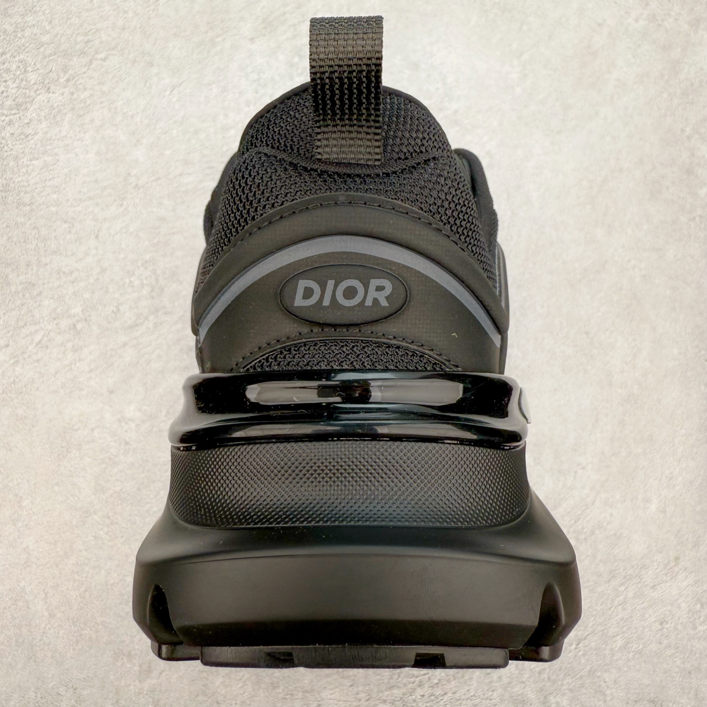 图片[8]-＃GD广顶 DIOR B44 Blade 迪奥2024新款圆头系带跑步鞋 新款鞋款的特点是受到 21 世纪启发的大胆蓬松造型 B44 Blade 运动鞋采用渐变技术网布制成 配有同色技术面料面板 鞋底上配有对比鲜明的 Blade 嵌件 与跑步世界息息相关 这款运动鞋具有运动、复古未来主义的外观 配有超细纤维和帆布嵌件 并饰有标志性的“Dior”标志 点缀在鞋面、鞋跟和侧面 鞋型饰有 Dior 和Lewis Hamilton标志性饰物 悬挂在鞋眼上 而鞋面、鞋跟和侧面则饰有 Dior 标志 尺码：36 37 38 39 40 41 42 43 44 45-选品中心