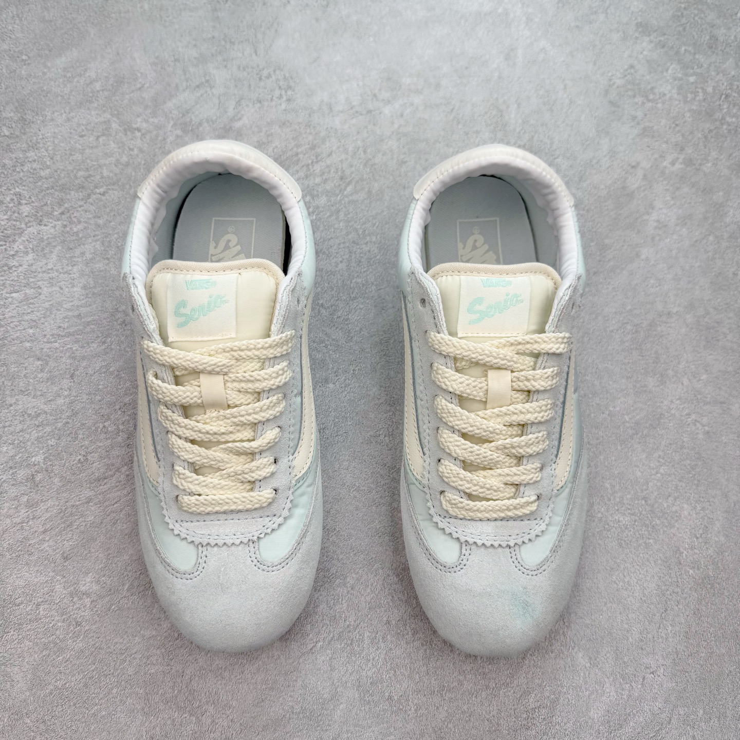 图片[2]-Vans Super Low Pro 浅蓝 官方新款 复古薄底德训鞋系列 以经典Vans Serio为灵感，氛围感樱花粉，与春日街头适配度拉满，一脚踩进浅浅春色。华夫大底搭上 EVA 泡棉科技，脚感舒适怎么Live都生动，轻盈出门！ 货号：VN000D83O3N 尺码：35 36 36.5 37 38 38.5 39 40-选品中心