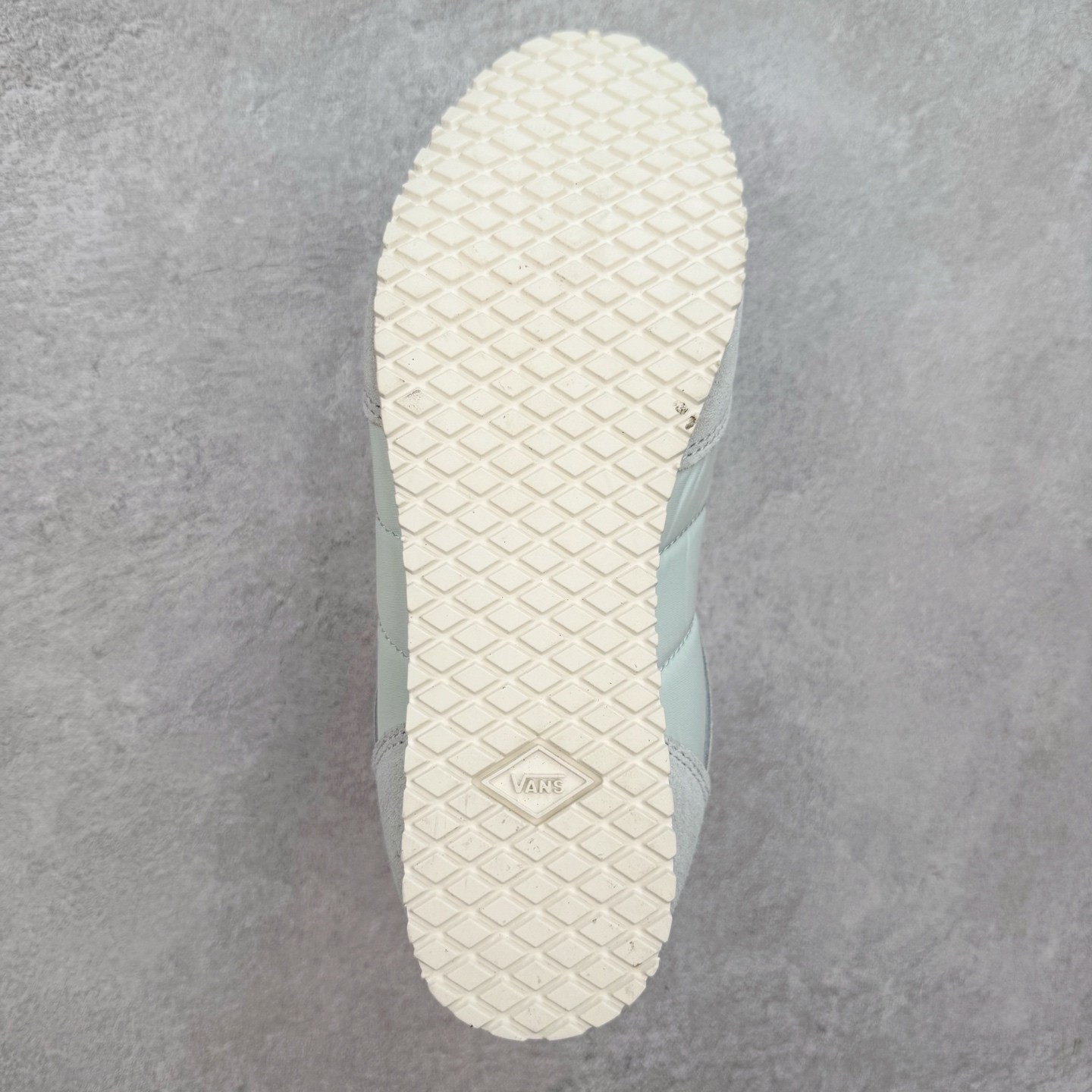 图片[9]-Vans Super Low Pro 浅蓝 官方新款 复古薄底德训鞋系列 以经典Vans Serio为灵感，氛围感樱花粉，与春日街头适配度拉满，一脚踩进浅浅春色。华夫大底搭上 EVA 泡棉科技，脚感舒适怎么Live都生动，轻盈出门！ 货号：VN000D83O3N 尺码：35 36 36.5 37 38 38.5 39 40-选品中心