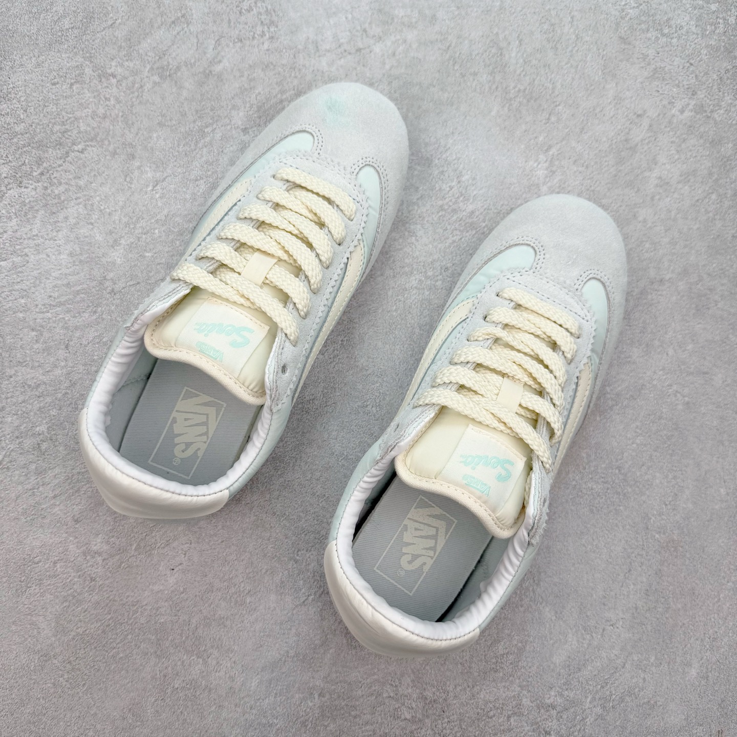 图片[3]-Vans Super Low Pro 浅蓝 官方新款 复古薄底德训鞋系列 以经典Vans Serio为灵感，氛围感樱花粉，与春日街头适配度拉满，一脚踩进浅浅春色。华夫大底搭上 EVA 泡棉科技，脚感舒适怎么Live都生动，轻盈出门！ 货号：VN000D83O3N 尺码：35 36 36.5 37 38 38.5 39 40-选品中心