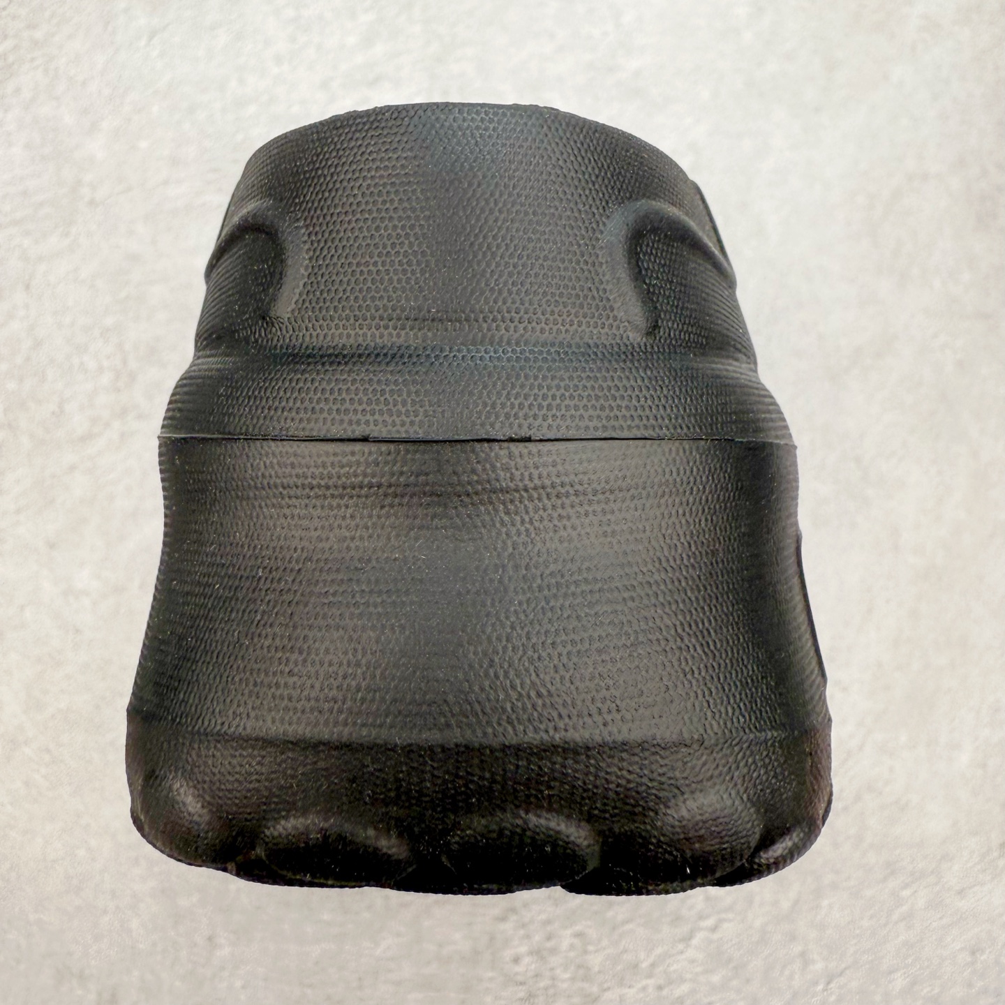 图片[8]-＃DC私人订单 AD Originals AdiFOM Stan Smith Mule 防滑耐磨轻便运动凉鞋穆勒厨师鞋 重金购入原鞋及原档案磨具生产指令开发 鞋头部位凹凸有致 横向大面积波浪纹理 后跟Logo 凹凸明显 轮廓分明 描漆定位精准 公整无偏差不溢出 LOGO内侧钢印清晰工整 原厂磨具全鞋无多余毛边 同源公司EVA粒子环保塑料 原厂指令配方 无任何异味 弹性卡色均保持原鞋一致 匠心打造 鞋口弧度大小 鞋面色泽质感同步原鞋 LOGO内侧钢印清晰工整 中底部分带原厂钢印编号 原厂Ortholite欧斯莱鞋垫 区别掉渣海玻璃鞋垫 吸汗防臭的效果无法相提并论 原厂定制原标 同比ZP 符合人体设计 轻松脚感 一穿即走 这款拖鞋旨在致敬经典的Stan Smith 简约鞋面和后跟细节灵感源于原版 并通过厚实的比例和超光滑的触感 带来现代风格的革新 采用含有甘蔗制成的泡沫材料 心系环保 摆脱绑带或鞋带束缚 易于穿脱 保持舒适 采用天然可再生材料 旨在帮助减少塑料污染 偏小一码 尺码：36 37 38 39 40 41 42 43 44-选品中心