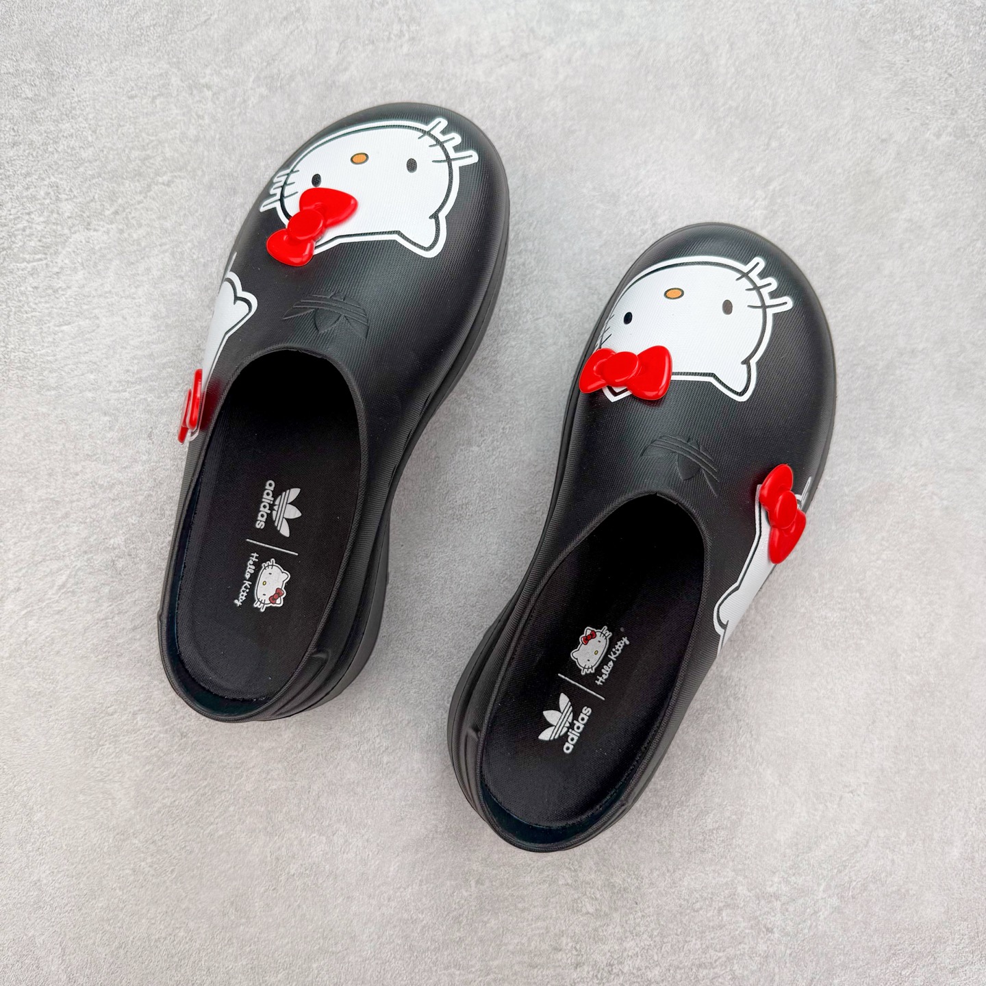 图片[3]-＃DC私人订单 AD Originals AdiFOM Stan Smith Mule 防滑耐磨轻便运动凉鞋穆勒厨师鞋 重金购入原鞋及原档案磨具生产指令开发 鞋头部位凹凸有致 横向大面积波浪纹理 后跟Logo 凹凸明显 轮廓分明 描漆定位精准 公整无偏差不溢出 LOGO内侧钢印清晰工整 原厂磨具全鞋无多余毛边 同源公司EVA粒子环保塑料 原厂指令配方 无任何异味 弹性卡色均保持原鞋一致 匠心打造 鞋口弧度大小 鞋面色泽质感同步原鞋 LOGO内侧钢印清晰工整 中底部分带原厂钢印编号 原厂Ortholite欧斯莱鞋垫 区别掉渣海玻璃鞋垫 吸汗防臭的效果无法相提并论 原厂定制原标 同比ZP 符合人体设计 轻松脚感 一穿即走 这款拖鞋旨在致敬经典的Stan Smith 简约鞋面和后跟细节灵感源于原版 并通过厚实的比例和超光滑的触感 带来现代风格的革新 采用含有甘蔗制成的泡沫材料 心系环保 摆脱绑带或鞋带束缚 易于穿脱 保持舒适 采用天然可再生材料 旨在帮助减少塑料污染 偏小一码 尺码：36 37 38 39 40 41 42 43 44-选品中心