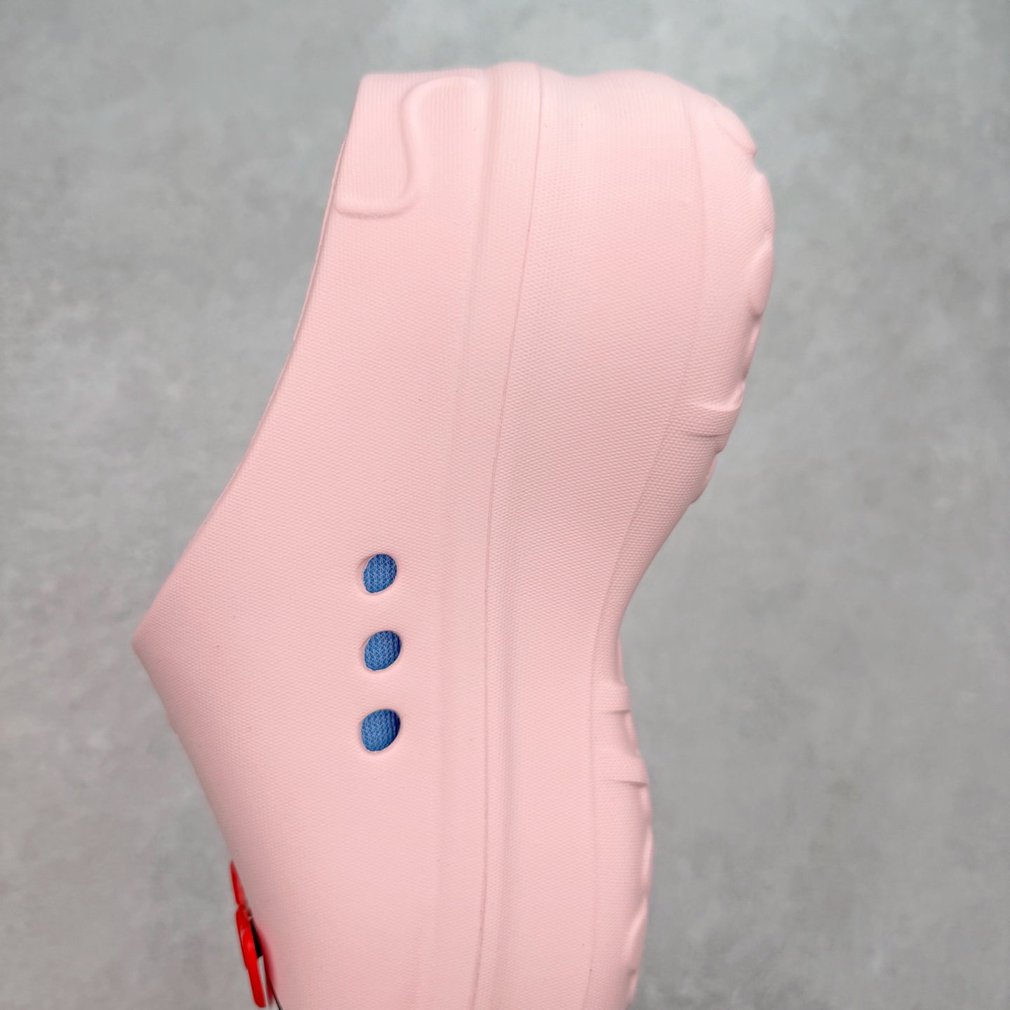 图片[7]-＃DC私人订单 AD Originals AdiFOM Stan Smith Mule 防滑耐磨轻便运动凉鞋穆勒厨师鞋 重金购入原鞋及原档案磨具生产指令开发 鞋头部位凹凸有致 横向大面积波浪纹理 后跟Logo 凹凸明显 轮廓分明 描漆定位精准 公整无偏差不溢出 LOGO内侧钢印清晰工整 原厂磨具全鞋无多余毛边 同源公司EVA粒子环保塑料 原厂指令配方 无任何异味 弹性卡色均保持原鞋一致 匠心打造 鞋口弧度大小 鞋面色泽质感同步原鞋 LOGO内侧钢印清晰工整 中底部分带原厂钢印编号 原厂Ortholite欧斯莱鞋垫 区别掉渣海玻璃鞋垫 吸汗防臭的效果无法相提并论 原厂定制原标 同比ZP 符合人体设计 轻松脚感 一穿即走 这款拖鞋旨在致敬经典的Stan Smith 简约鞋面和后跟细节灵感源于原版 并通过厚实的比例和超光滑的触感 带来现代风格的革新 采用含有甘蔗制成的泡沫材料 心系环保 摆脱绑带或鞋带束缚 易于穿脱 保持舒适 采用天然可再生材料 旨在帮助减少塑料污染 偏小一码 尺码：36 37 38 39 40 41 42 43 44-选品中心