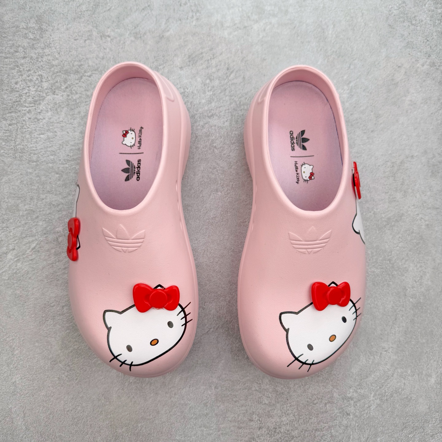 图片[2]-＃DC私人订单 AD Originals AdiFOM Stan Smith Mule 防滑耐磨轻便运动凉鞋穆勒厨师鞋 重金购入原鞋及原档案磨具生产指令开发 鞋头部位凹凸有致 横向大面积波浪纹理 后跟Logo 凹凸明显 轮廓分明 描漆定位精准 公整无偏差不溢出 LOGO内侧钢印清晰工整 原厂磨具全鞋无多余毛边 同源公司EVA粒子环保塑料 原厂指令配方 无任何异味 弹性卡色均保持原鞋一致 匠心打造 鞋口弧度大小 鞋面色泽质感同步原鞋 LOGO内侧钢印清晰工整 中底部分带原厂钢印编号 原厂Ortholite欧斯莱鞋垫 区别掉渣海玻璃鞋垫 吸汗防臭的效果无法相提并论 原厂定制原标 同比ZP 符合人体设计 轻松脚感 一穿即走 这款拖鞋旨在致敬经典的Stan Smith 简约鞋面和后跟细节灵感源于原版 并通过厚实的比例和超光滑的触感 带来现代风格的革新 采用含有甘蔗制成的泡沫材料 心系环保 摆脱绑带或鞋带束缚 易于穿脱 保持舒适 采用天然可再生材料 旨在帮助减少塑料污染 偏小一码 尺码：36 37 38 39 40 41 42 43 44-选品中心