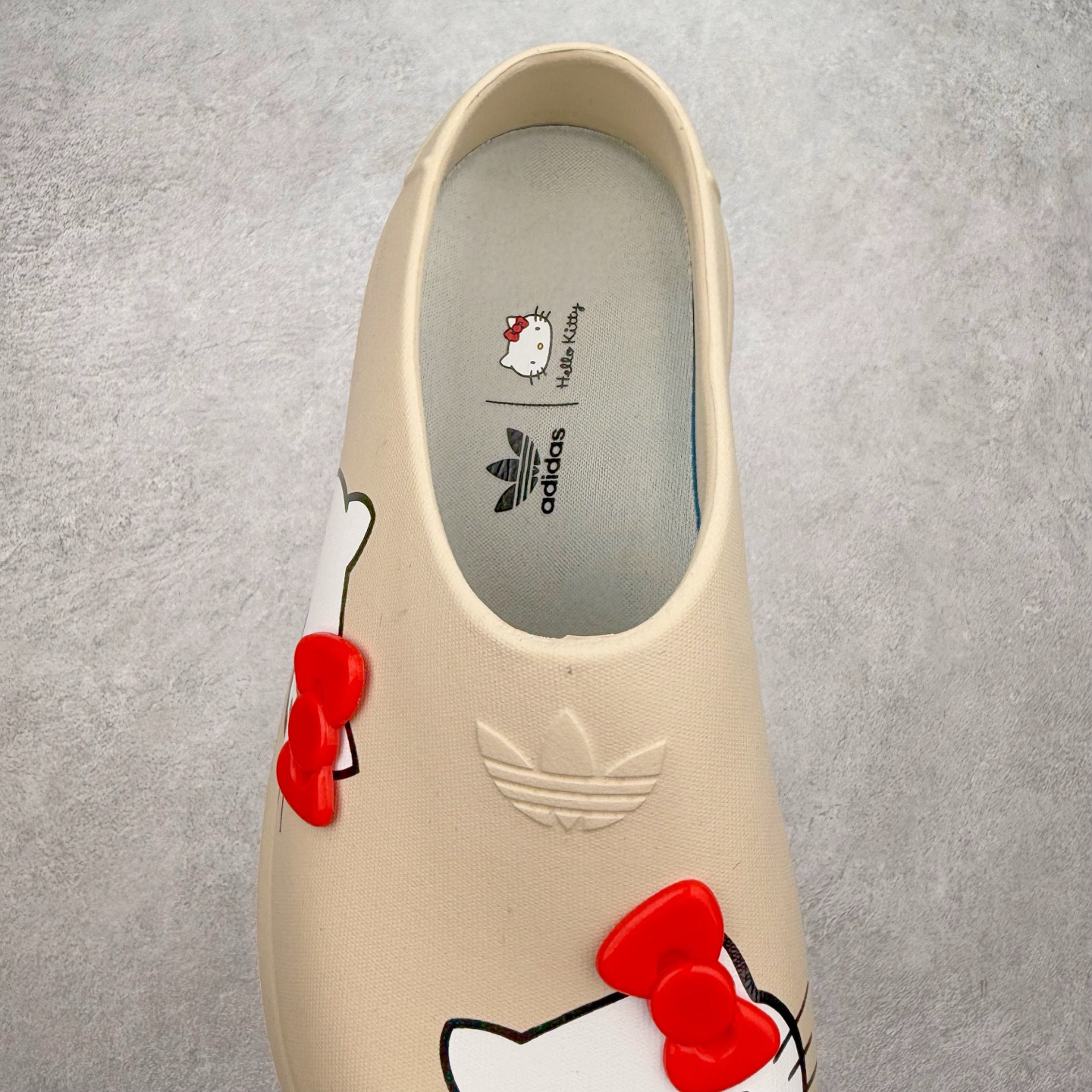 图片[5]-＃DC私人订单 AD Originals AdiFOM Stan Smith Mule 防滑耐磨轻便运动凉鞋穆勒厨师鞋 重金购入原鞋及原档案磨具生产指令开发 鞋头部位凹凸有致 横向大面积波浪纹理 后跟Logo 凹凸明显 轮廓分明 描漆定位精准 公整无偏差不溢出 LOGO内侧钢印清晰工整 原厂磨具全鞋无多余毛边 同源公司EVA粒子环保塑料 原厂指令配方 无任何异味 弹性卡色均保持原鞋一致 匠心打造 鞋口弧度大小 鞋面色泽质感同步原鞋 LOGO内侧钢印清晰工整 中底部分带原厂钢印编号 原厂Ortholite欧斯莱鞋垫 区别掉渣海玻璃鞋垫 吸汗防臭的效果无法相提并论 原厂定制原标 同比ZP 符合人体设计 轻松脚感 一穿即走 这款拖鞋旨在致敬经典的Stan Smith 简约鞋面和后跟细节灵感源于原版 并通过厚实的比例和超光滑的触感 带来现代风格的革新 采用含有甘蔗制成的泡沫材料 心系环保 摆脱绑带或鞋带束缚 易于穿脱 保持舒适 采用天然可再生材料 旨在帮助减少塑料污染 偏小一码 尺码：36 37 38 39 40 41 42 43 44-选品中心