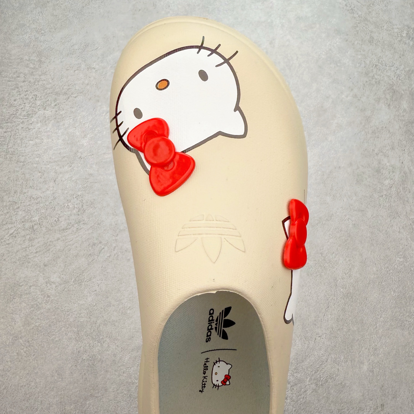 图片[4]-＃DC私人订单 AD Originals AdiFOM Stan Smith Mule 防滑耐磨轻便运动凉鞋穆勒厨师鞋 重金购入原鞋及原档案磨具生产指令开发 鞋头部位凹凸有致 横向大面积波浪纹理 后跟Logo 凹凸明显 轮廓分明 描漆定位精准 公整无偏差不溢出 LOGO内侧钢印清晰工整 原厂磨具全鞋无多余毛边 同源公司EVA粒子环保塑料 原厂指令配方 无任何异味 弹性卡色均保持原鞋一致 匠心打造 鞋口弧度大小 鞋面色泽质感同步原鞋 LOGO内侧钢印清晰工整 中底部分带原厂钢印编号 原厂Ortholite欧斯莱鞋垫 区别掉渣海玻璃鞋垫 吸汗防臭的效果无法相提并论 原厂定制原标 同比ZP 符合人体设计 轻松脚感 一穿即走 这款拖鞋旨在致敬经典的Stan Smith 简约鞋面和后跟细节灵感源于原版 并通过厚实的比例和超光滑的触感 带来现代风格的革新 采用含有甘蔗制成的泡沫材料 心系环保 摆脱绑带或鞋带束缚 易于穿脱 保持舒适 采用天然可再生材料 旨在帮助减少塑料污染 偏小一码 尺码：36 37 38 39 40 41 42 43 44-选品中心