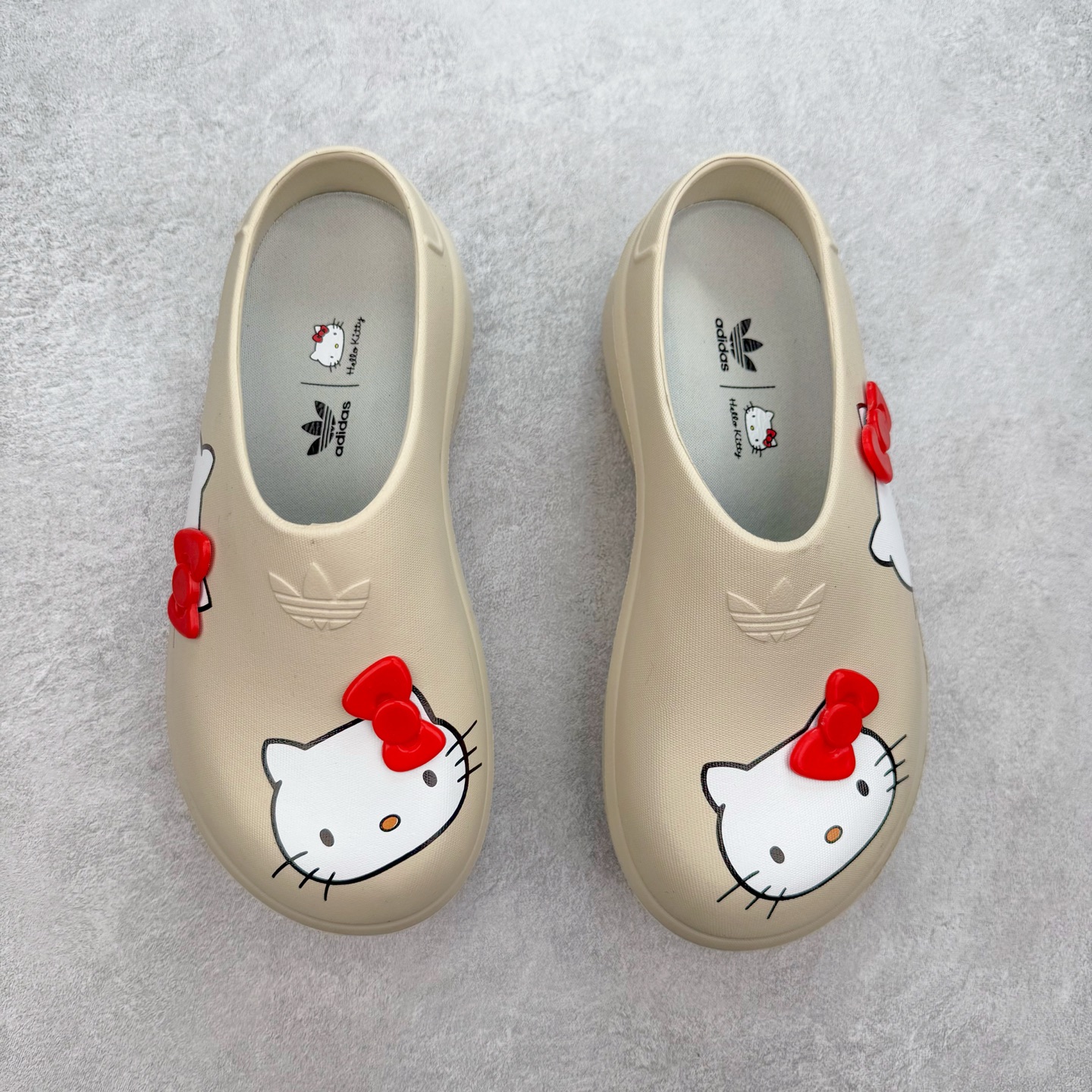 图片[2]-＃DC私人订单 AD Originals AdiFOM Stan Smith Mule 防滑耐磨轻便运动凉鞋穆勒厨师鞋 重金购入原鞋及原档案磨具生产指令开发 鞋头部位凹凸有致 横向大面积波浪纹理 后跟Logo 凹凸明显 轮廓分明 描漆定位精准 公整无偏差不溢出 LOGO内侧钢印清晰工整 原厂磨具全鞋无多余毛边 同源公司EVA粒子环保塑料 原厂指令配方 无任何异味 弹性卡色均保持原鞋一致 匠心打造 鞋口弧度大小 鞋面色泽质感同步原鞋 LOGO内侧钢印清晰工整 中底部分带原厂钢印编号 原厂Ortholite欧斯莱鞋垫 区别掉渣海玻璃鞋垫 吸汗防臭的效果无法相提并论 原厂定制原标 同比ZP 符合人体设计 轻松脚感 一穿即走 这款拖鞋旨在致敬经典的Stan Smith 简约鞋面和后跟细节灵感源于原版 并通过厚实的比例和超光滑的触感 带来现代风格的革新 采用含有甘蔗制成的泡沫材料 心系环保 摆脱绑带或鞋带束缚 易于穿脱 保持舒适 采用天然可再生材料 旨在帮助减少塑料污染 偏小一码 尺码：36 37 38 39 40 41 42 43 44-选品中心