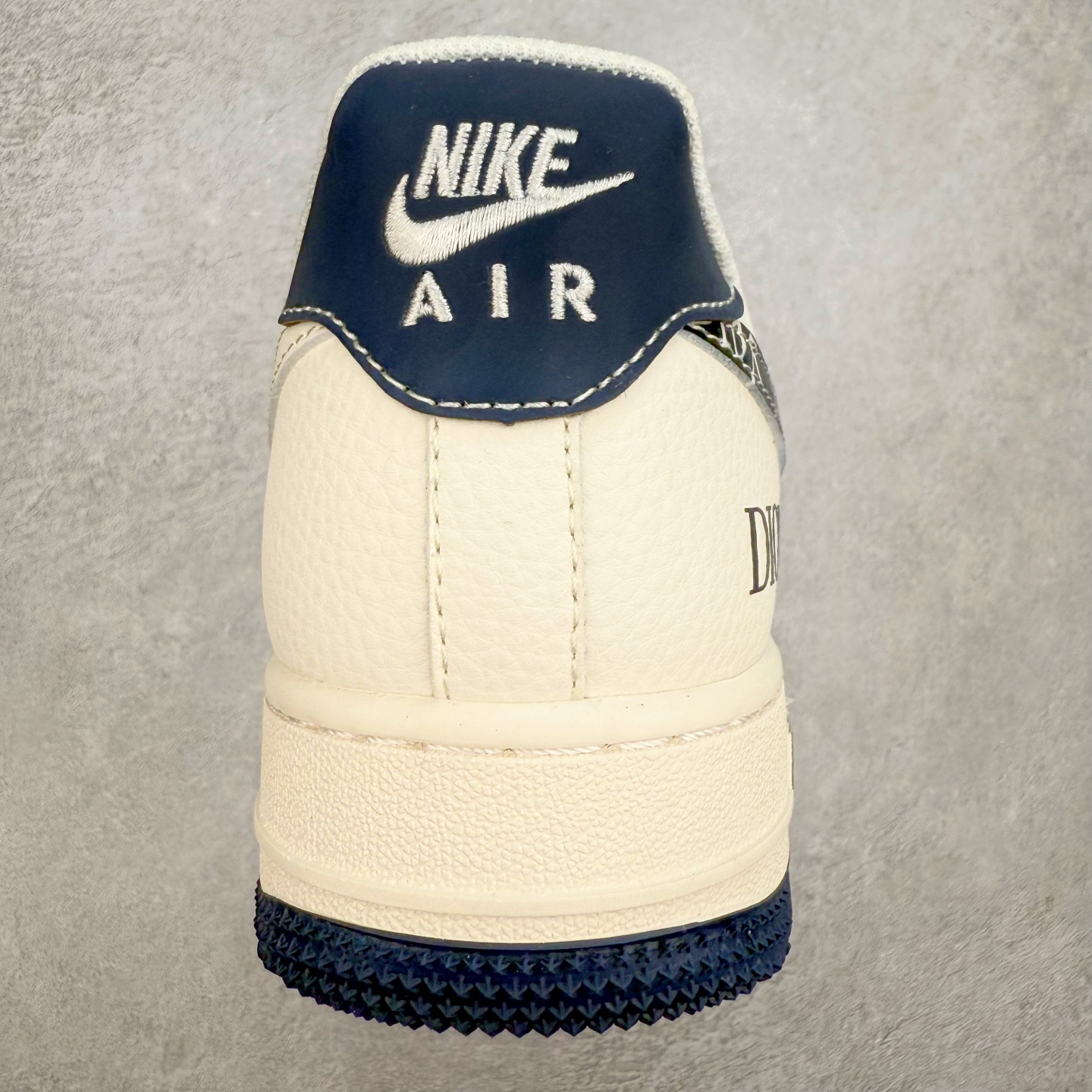 图片[8]-NK Air Force 1´07 Low 空军一号低帮百搭休闲运动板鞋 XS1958-569 柔软、弹性十足的缓震性能和出色的中底设计 横跨复古与现代的外型结合 造就出风靡全球 三十多年的Force 1 直到今天还深受青睐 实拍调校N版已经零色差零失真 百分百还原实物色彩所见即所得 不存在货不对板色差等低级问题 选购参考实物拍摄 不混卖不参货 只用心做好货严格选品 承诺混一赔十 尺码：36 36.5 37.5 38 38.5 39 40 40.5 41 42 42.5 43 44 44.5 45-选品中心