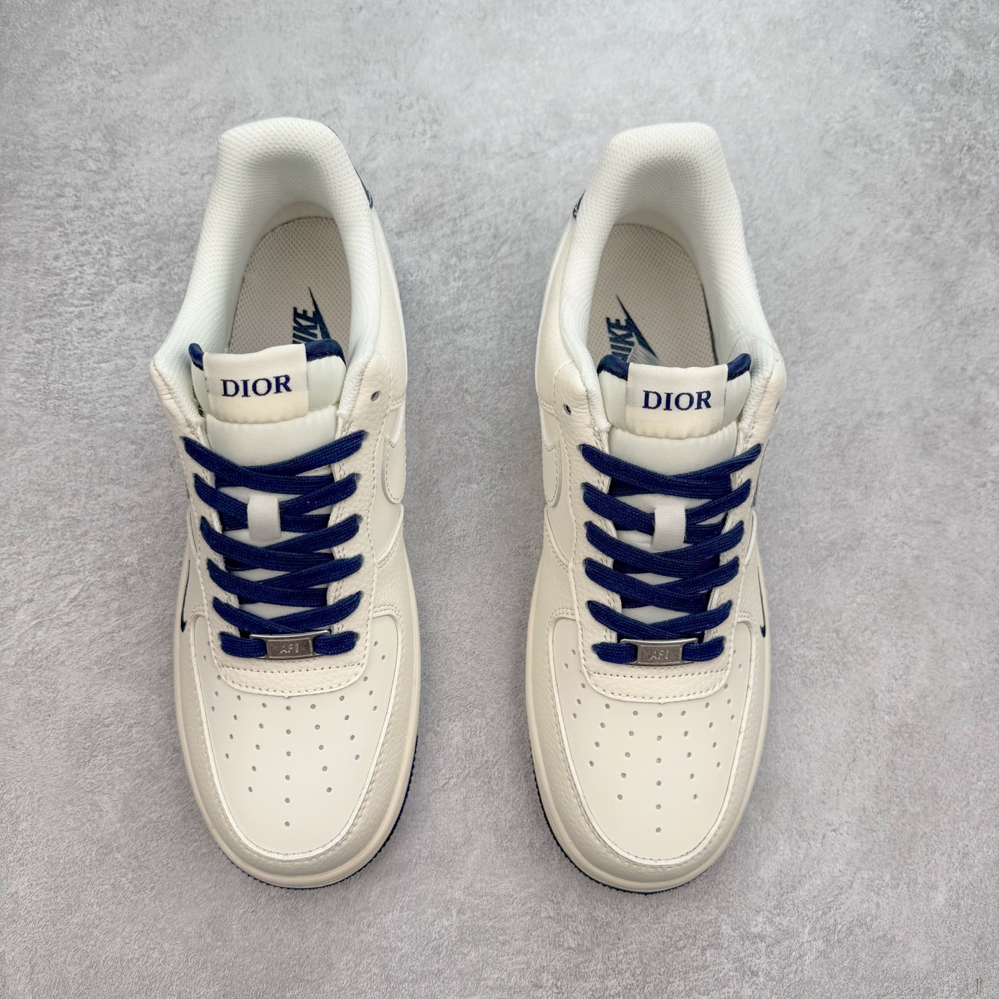 图片[2]-NK Air Force 1´07 Low 空军一号低帮百搭休闲运动板鞋 XS1958-569 柔软、弹性十足的缓震性能和出色的中底设计 横跨复古与现代的外型结合 造就出风靡全球 三十多年的Force 1 直到今天还深受青睐 实拍调校N版已经零色差零失真 百分百还原实物色彩所见即所得 不存在货不对板色差等低级问题 选购参考实物拍摄 不混卖不参货 只用心做好货严格选品 承诺混一赔十 尺码：36 36.5 37.5 38 38.5 39 40 40.5 41 42 42.5 43 44 44.5 45-选品中心