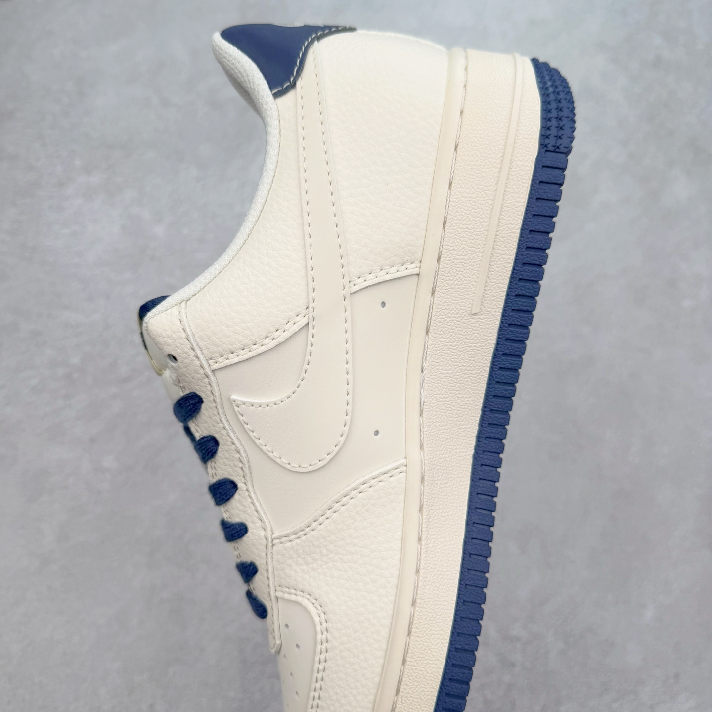 图片[7]-NK Air Force 1´07 Low 空军一号低帮百搭休闲运动板鞋 XS1958-569 柔软、弹性十足的缓震性能和出色的中底设计 横跨复古与现代的外型结合 造就出风靡全球 三十多年的Force 1 直到今天还深受青睐 实拍调校N版已经零色差零失真 百分百还原实物色彩所见即所得 不存在货不对板色差等低级问题 选购参考实物拍摄 不混卖不参货 只用心做好货严格选品 承诺混一赔十 尺码：36 36.5 37.5 38 38.5 39 40 40.5 41 42 42.5 43 44 44.5 45-选品中心