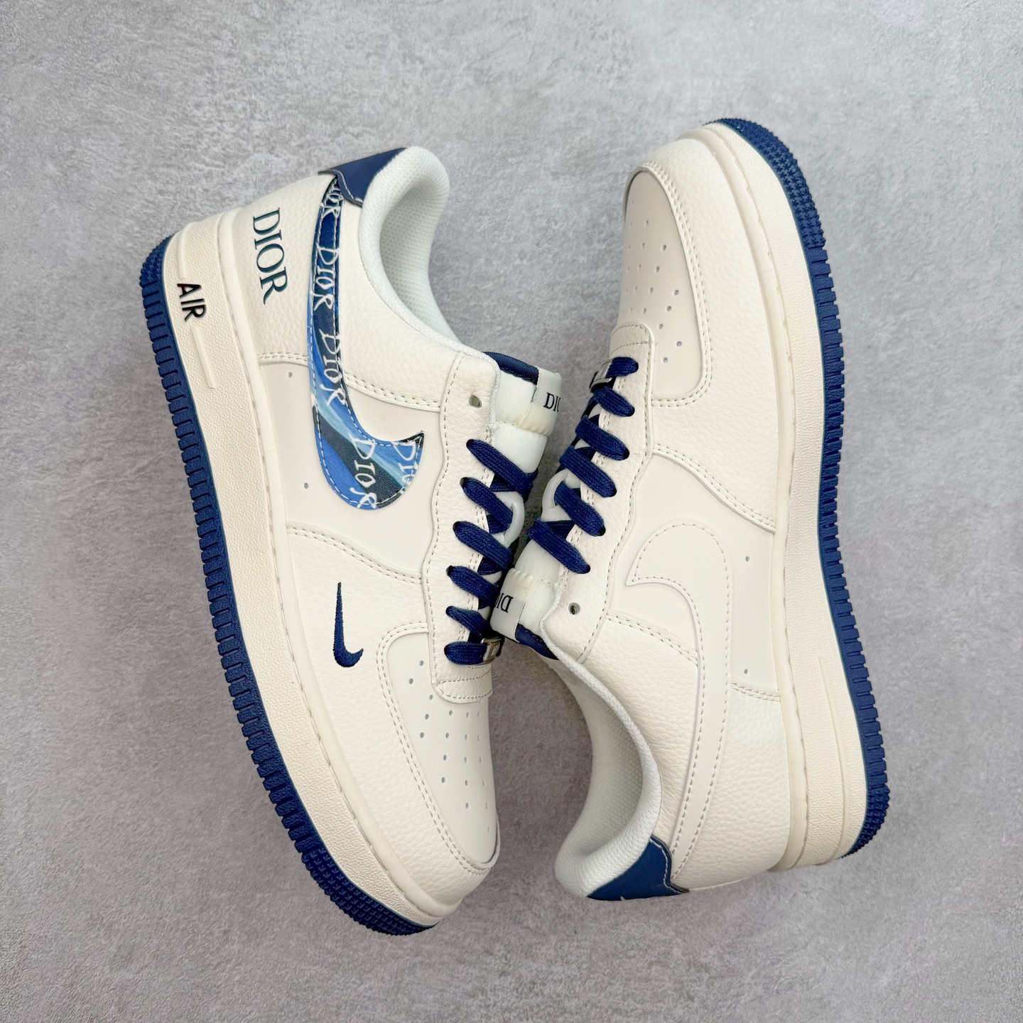 图片[3]-NK Air Force 1´07 Low 空军一号低帮百搭休闲运动板鞋 XS1958-569 柔软、弹性十足的缓震性能和出色的中底设计 横跨复古与现代的外型结合 造就出风靡全球 三十多年的Force 1 直到今天还深受青睐 实拍调校N版已经零色差零失真 百分百还原实物色彩所见即所得 不存在货不对板色差等低级问题 选购参考实物拍摄 不混卖不参货 只用心做好货严格选品 承诺混一赔十 尺码：36 36.5 37.5 38 38.5 39 40 40.5 41 42 42.5 43 44 44.5 45-选品中心