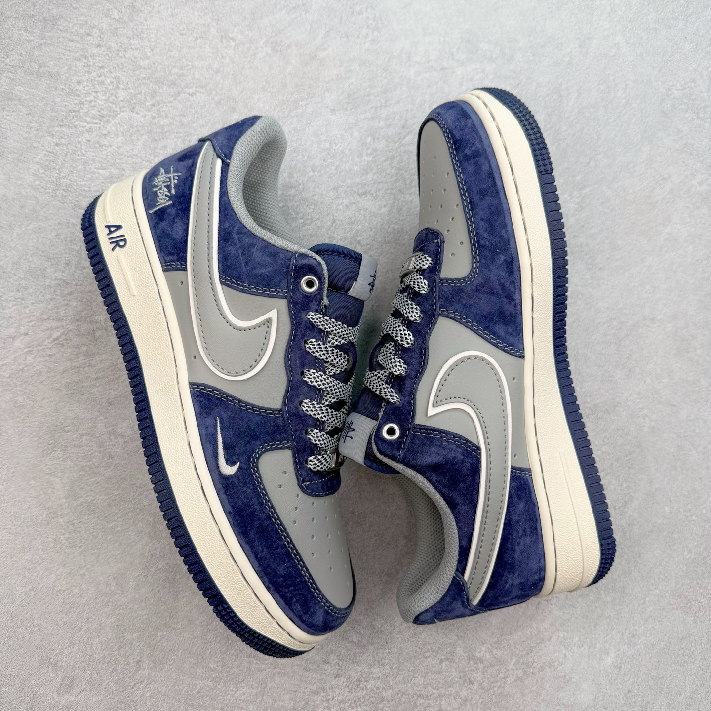 图片[3]-NK Air Force 1´07 Low 空军一号低帮百搭休闲运动板鞋 SJ6698-007 柔软、弹性十足的缓震性能和出色的中底设计 横跨复古与现代的外型结合 造就出风靡全球 三十多年的Force 1 直到今天还深受青睐 实拍调校N版已经零色差零失真 百分百还原实物色彩所见即所得 不存在货不对板色差等低级问题 选购参考实物拍摄 不混卖不参货 只用心做好货严格选品 承诺混一赔十 尺码：36 36.5 37.5 38 38.5 39 40 40.5 41 42 42.5 43 44 44.5 45-选品中心