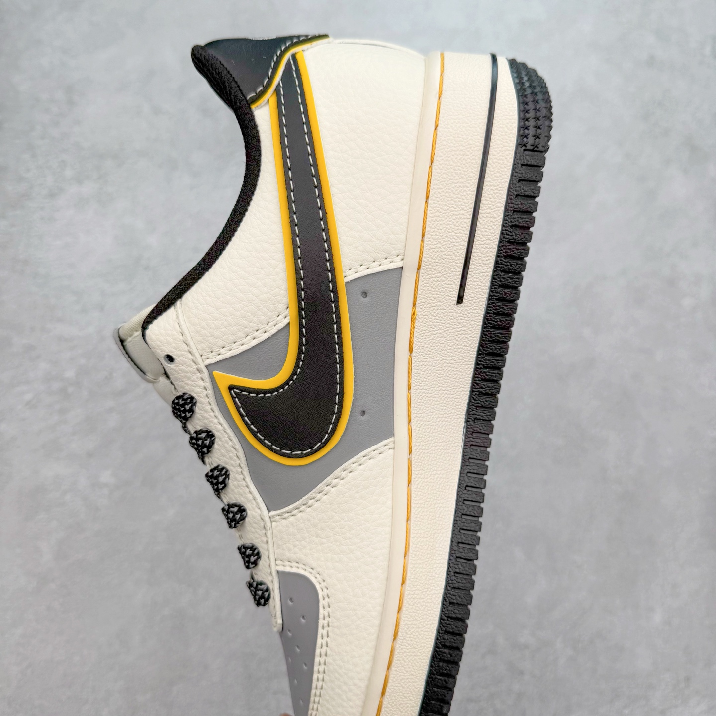 图片[7]-NK Air Force 1´07 Low 空军一号低帮百搭休闲运动板鞋 XX3168-165 柔软、弹性十足的缓震性能和出色的中底设计 横跨复古与现代的外型结合 造就出风靡全球 三十多年的Force 1 直到今天还深受青睐 实拍调校N版已经零色差零失真 百分百还原实物色彩所见即所得 不存在货不对板色差等低级问题 选购参考实物拍摄 不混卖不参货 只用心做好货严格选品 承诺混一赔十 尺码：36 36.5 37.5 38 38.5 39 40 40.5 41 42 42.5 43 44 44.5 45-选品中心