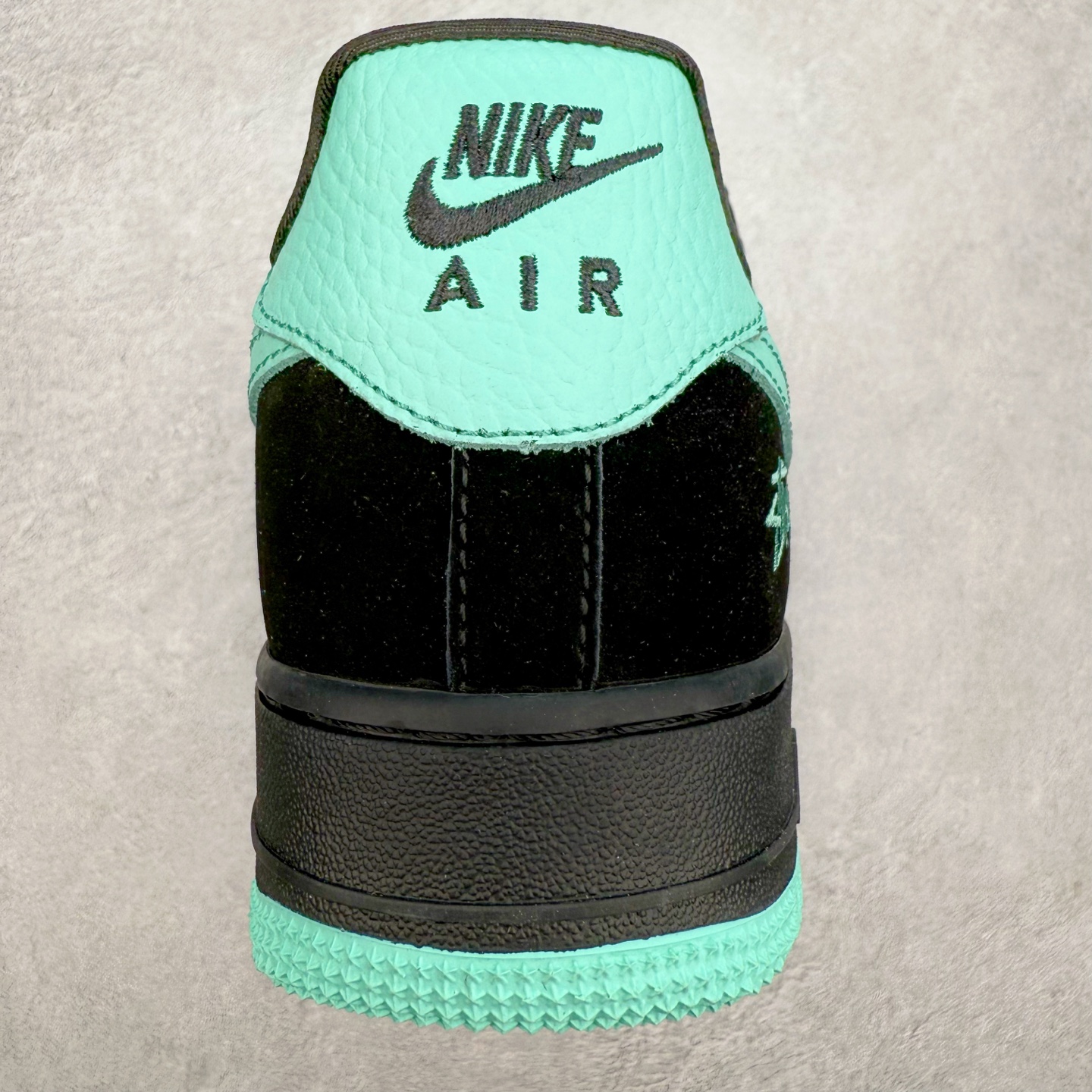 图片[8]-NK Air Force 1´07 Low 空军一号低帮百搭休闲运动板鞋 DF0188-045 柔软、弹性十足的缓震性能和出色的中底设计 横跨复古与现代的外型结合 造就出风靡全球 三十多年的Force 1 直到今天还深受青睐 实拍调校N版已经零色差零失真 百分百还原实物色彩所见即所得 不存在货不对板色差等低级问题 选购参考实物拍摄 不混卖不参货 只用心做好货严格选品 承诺混一赔十 尺码：36 36.5 37.5 38 38.5 39 40 40.5 41 42 42.5 43 44 44.5 45-选品中心