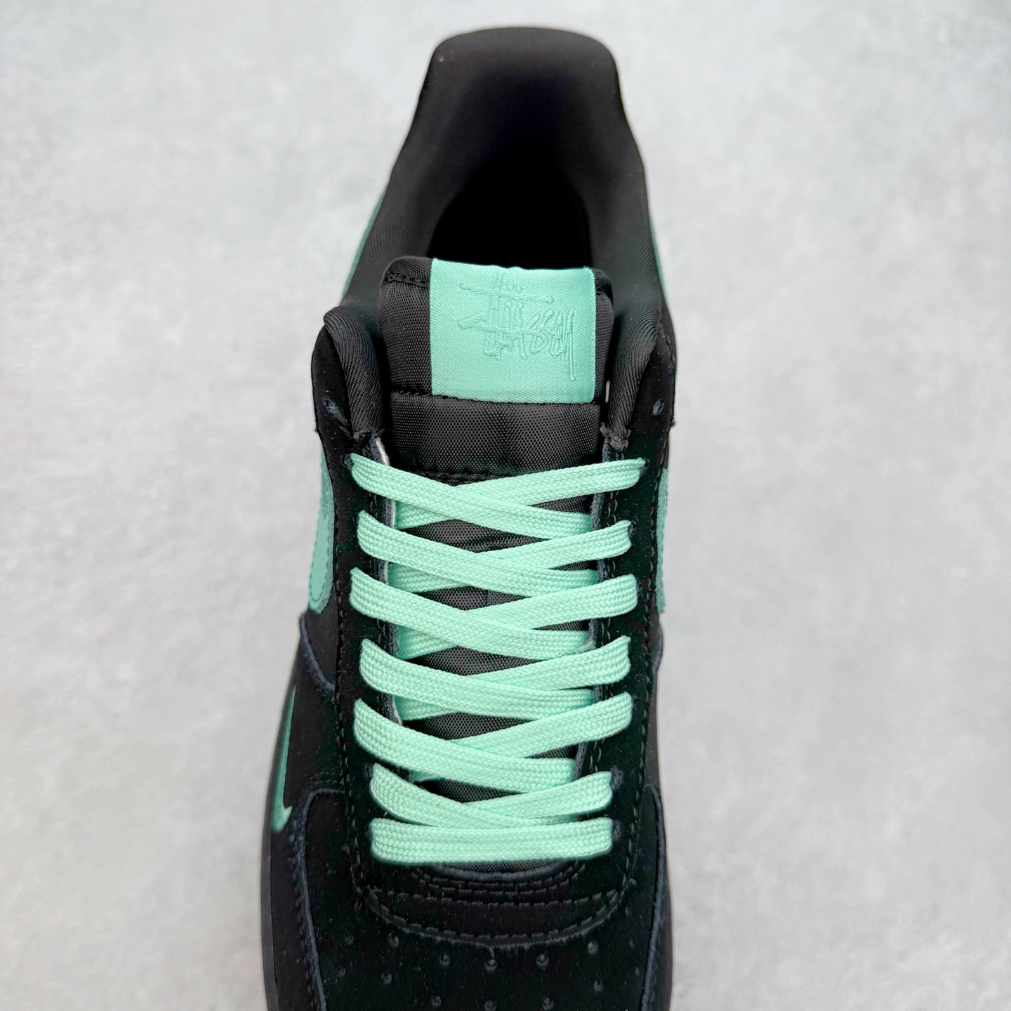 图片[5]-NK Air Force 1´07 Low 空军一号低帮百搭休闲运动板鞋 DF0188-045 柔软、弹性十足的缓震性能和出色的中底设计 横跨复古与现代的外型结合 造就出风靡全球 三十多年的Force 1 直到今天还深受青睐 实拍调校N版已经零色差零失真 百分百还原实物色彩所见即所得 不存在货不对板色差等低级问题 选购参考实物拍摄 不混卖不参货 只用心做好货严格选品 承诺混一赔十 尺码：36 36.5 37.5 38 38.5 39 40 40.5 41 42 42.5 43 44 44.5 45-选品中心