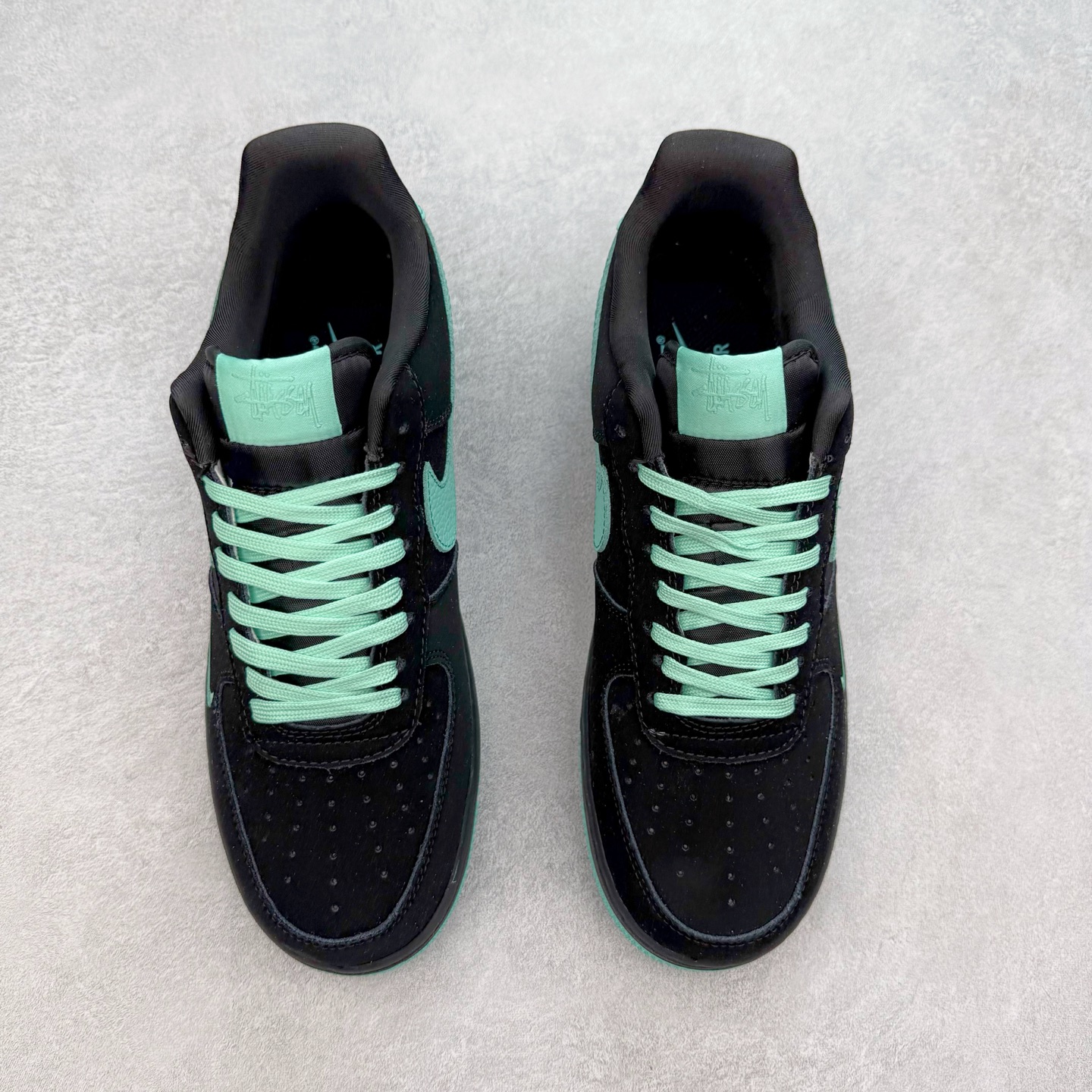 图片[2]-NK Air Force 1´07 Low 空军一号低帮百搭休闲运动板鞋 DF0188-045 柔软、弹性十足的缓震性能和出色的中底设计 横跨复古与现代的外型结合 造就出风靡全球 三十多年的Force 1 直到今天还深受青睐 实拍调校N版已经零色差零失真 百分百还原实物色彩所见即所得 不存在货不对板色差等低级问题 选购参考实物拍摄 不混卖不参货 只用心做好货严格选品 承诺混一赔十 尺码：36 36.5 37.5 38 38.5 39 40 40.5 41 42 42.5 43 44 44.5 45-选品中心