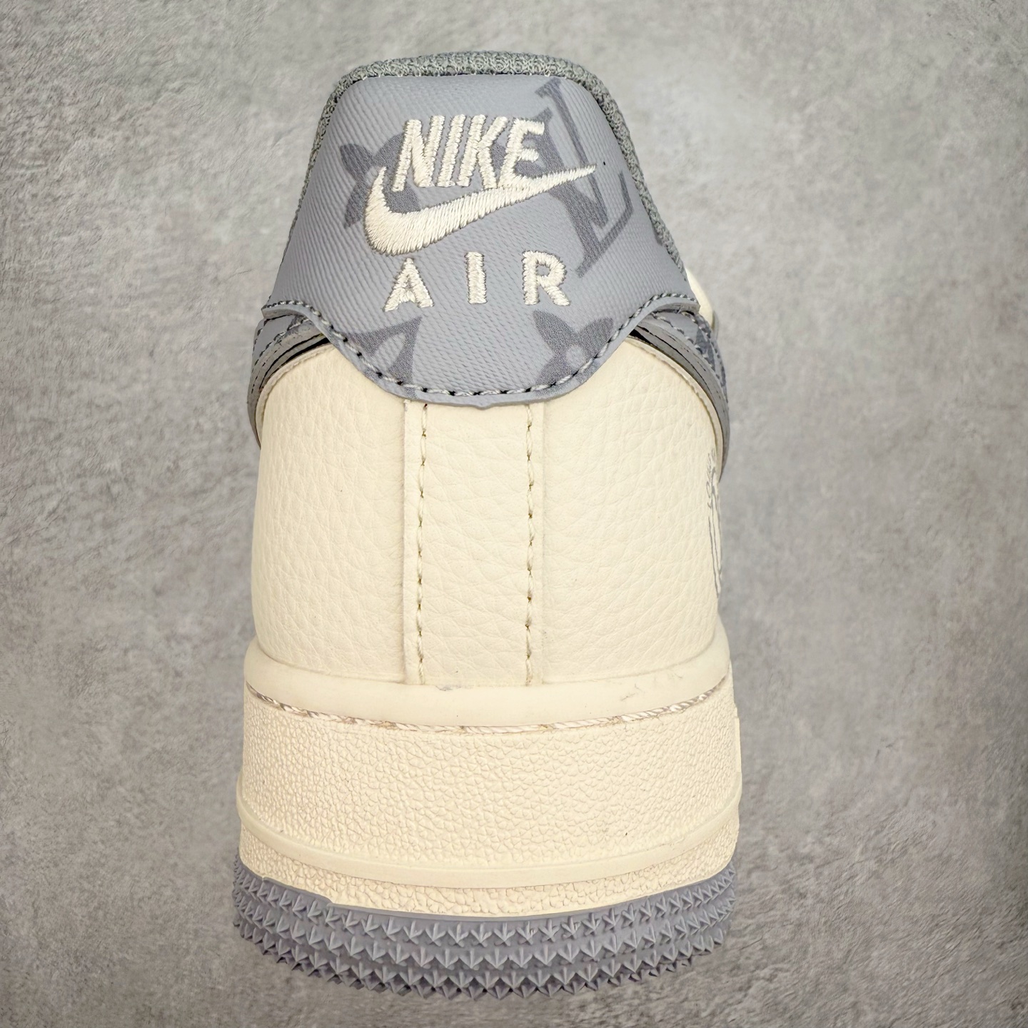 图片[8]-NK Air Force 1´07 Low 空军一号低帮百搭休闲运动板鞋 DM6868-062 柔软、弹性十足的缓震性能和出色的中底设计 横跨复古与现代的外型结合 造就出风靡全球 三十多年的Force 1 直到今天还深受青睐 实拍调校N版已经零色差零失真 百分百还原实物色彩所见即所得 不存在货不对板色差等低级问题 选购参考实物拍摄 不混卖不参货 只用心做好货严格选品 承诺混一赔十 尺码：36 36.5 37.5 38 38.5 39 40 40.5 41 42 42.5 43 44 44.5 45-选品中心