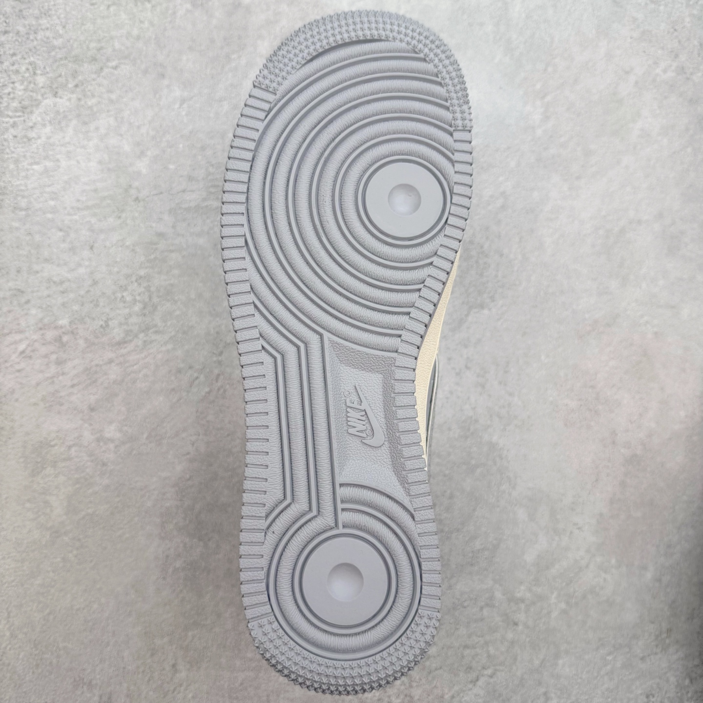 图片[9]-NK Air Force 1´07 Low 空军一号低帮百搭休闲运动板鞋 DM6868-062 柔软、弹性十足的缓震性能和出色的中底设计 横跨复古与现代的外型结合 造就出风靡全球 三十多年的Force 1 直到今天还深受青睐 实拍调校N版已经零色差零失真 百分百还原实物色彩所见即所得 不存在货不对板色差等低级问题 选购参考实物拍摄 不混卖不参货 只用心做好货严格选品 承诺混一赔十 尺码：36 36.5 37.5 38 38.5 39 40 40.5 41 42 42.5 43 44 44.5 45-选品中心