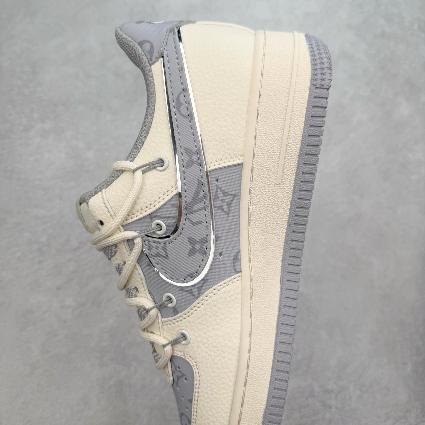 图片[7]-NK Air Force 1´07 Low 空军一号低帮百搭休闲运动板鞋 DM6868-062 柔软、弹性十足的缓震性能和出色的中底设计 横跨复古与现代的外型结合 造就出风靡全球 三十多年的Force 1 直到今天还深受青睐 实拍调校N版已经零色差零失真 百分百还原实物色彩所见即所得 不存在货不对板色差等低级问题 选购参考实物拍摄 不混卖不参货 只用心做好货严格选品 承诺混一赔十 尺码：36 36.5 37.5 38 38.5 39 40 40.5 41 42 42.5 43 44 44.5 45-选品中心