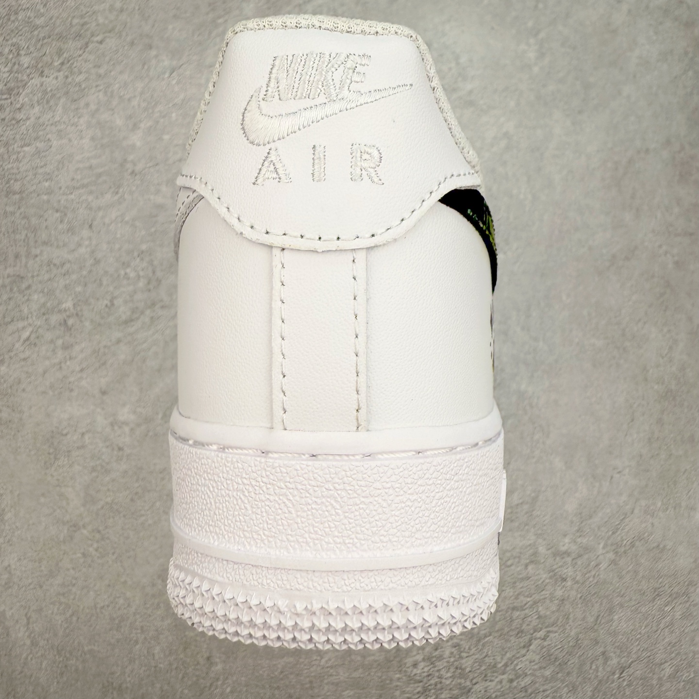 图片[8]-NK Air Force 1´07 Low 空军一号低帮百搭休闲运动板鞋 ZH0316-069 柔软、弹性十足的缓震性能和出色的中底设计 横跨复古与现代的外型结合 造就出风靡全球 三十多年的Force 1 直到今天还深受青睐 实拍调校N版已经零色差零失真 百分百还原实物色彩所见即所得 不存在货不对板色差等低级问题 选购参考实物拍摄 不混卖不参货 只用心做好货严格选品 承诺混一赔十 尺码：36 36.5 37.5 38 38.5 39 40 40.5 41 42 42.5 43 44 44.5 45-选品中心