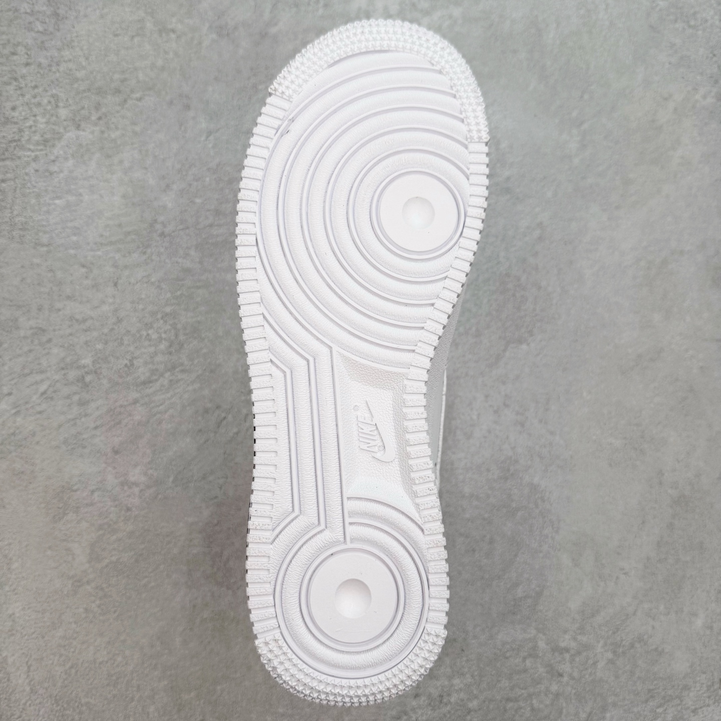 图片[9]-NK Air Force 1´07 Low 空军一号低帮百搭休闲运动板鞋 ZH0316-069 柔软、弹性十足的缓震性能和出色的中底设计 横跨复古与现代的外型结合 造就出风靡全球 三十多年的Force 1 直到今天还深受青睐 实拍调校N版已经零色差零失真 百分百还原实物色彩所见即所得 不存在货不对板色差等低级问题 选购参考实物拍摄 不混卖不参货 只用心做好货严格选品 承诺混一赔十 尺码：36 36.5 37.5 38 38.5 39 40 40.5 41 42 42.5 43 44 44.5 45-选品中心