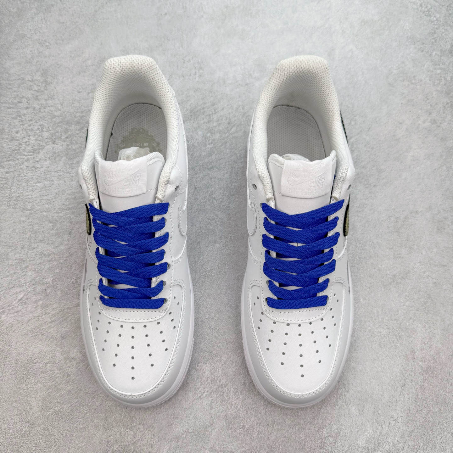 图片[2]-NK Air Force 1´07 Low 空军一号低帮百搭休闲运动板鞋 ZH0316-069 柔软、弹性十足的缓震性能和出色的中底设计 横跨复古与现代的外型结合 造就出风靡全球 三十多年的Force 1 直到今天还深受青睐 实拍调校N版已经零色差零失真 百分百还原实物色彩所见即所得 不存在货不对板色差等低级问题 选购参考实物拍摄 不混卖不参货 只用心做好货严格选品 承诺混一赔十 尺码：36 36.5 37.5 38 38.5 39 40 40.5 41 42 42.5 43 44 44.5 45-选品中心