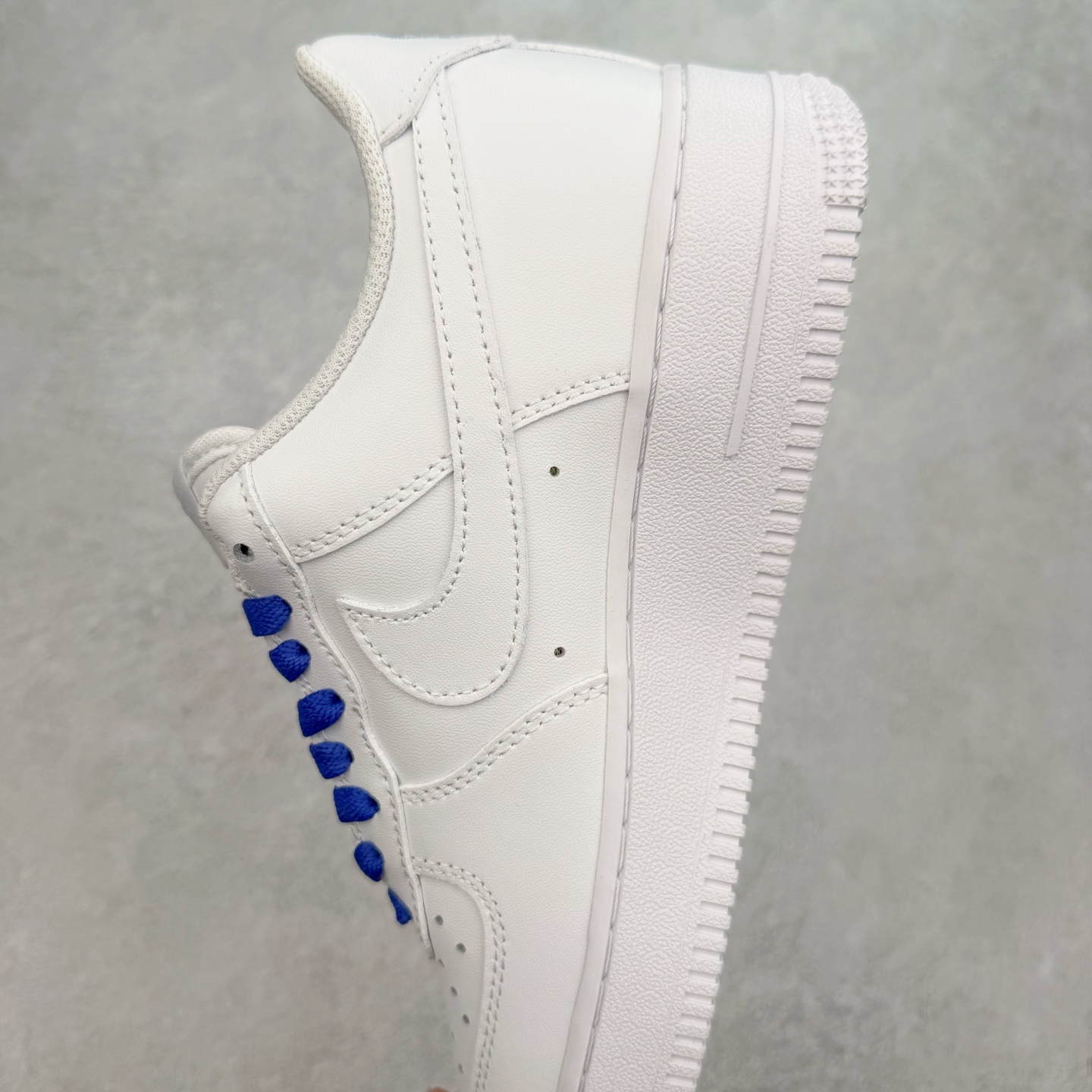 图片[7]-NK Air Force 1´07 Low 空军一号低帮百搭休闲运动板鞋 ZH0316-069 柔软、弹性十足的缓震性能和出色的中底设计 横跨复古与现代的外型结合 造就出风靡全球 三十多年的Force 1 直到今天还深受青睐 实拍调校N版已经零色差零失真 百分百还原实物色彩所见即所得 不存在货不对板色差等低级问题 选购参考实物拍摄 不混卖不参货 只用心做好货严格选品 承诺混一赔十 尺码：36 36.5 37.5 38 38.5 39 40 40.5 41 42 42.5 43 44 44.5 45-选品中心