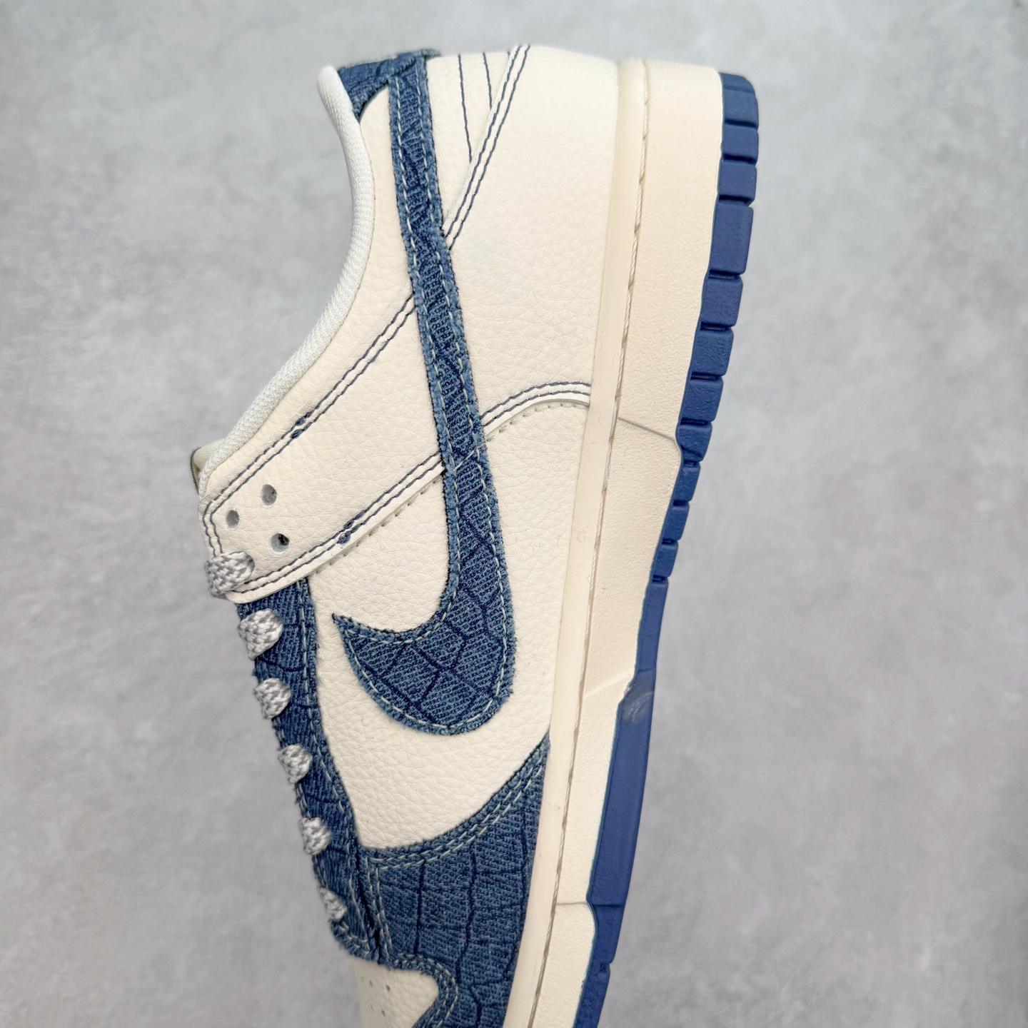 图片[7]-NK Dunk Low 定制配色 FC1688-221 大厂出品 极力推荐 原装头层材料 独家版型蒸餾加工帶來的是更好的视觉和脚感体验大厂纯原品质出货 清洁度 电绣工艺 皮料切割干净无任何毛边 细节完美 实拍调校N版已经零色差零失真 百分百还原实物色彩所见即所得 不存在货不对板色差等低级问题 选购参考实物拍摄 不混卖不参货 只用心做好货严格选品 承诺混一赔十 尺码：36 36.5 37.5 38 38.5 39 40 40.5 41 42 42.5 43 44 44.5 45-选品中心