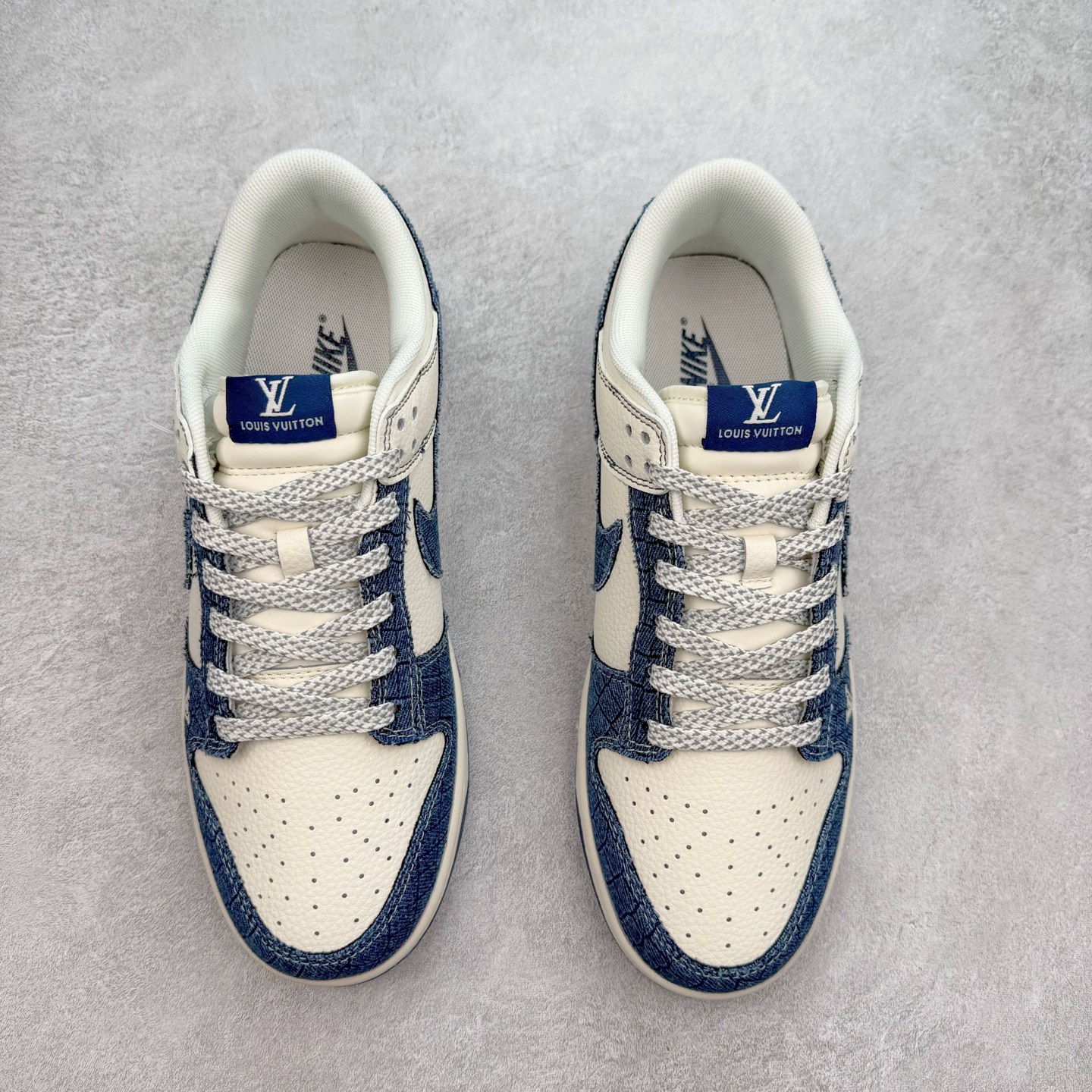 图片[2]-NK Dunk Low 定制配色 FC1688-221 大厂出品 极力推荐 原装头层材料 独家版型蒸餾加工帶來的是更好的视觉和脚感体验大厂纯原品质出货 清洁度 电绣工艺 皮料切割干净无任何毛边 细节完美 实拍调校N版已经零色差零失真 百分百还原实物色彩所见即所得 不存在货不对板色差等低级问题 选购参考实物拍摄 不混卖不参货 只用心做好货严格选品 承诺混一赔十 尺码：36 36.5 37.5 38 38.5 39 40 40.5 41 42 42.5 43 44 44.5 45-选品中心