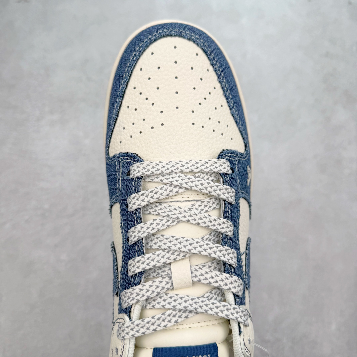 图片[4]-NK Dunk Low 定制配色 FC1688-221 大厂出品 极力推荐 原装头层材料 独家版型蒸餾加工帶來的是更好的视觉和脚感体验大厂纯原品质出货 清洁度 电绣工艺 皮料切割干净无任何毛边 细节完美 实拍调校N版已经零色差零失真 百分百还原实物色彩所见即所得 不存在货不对板色差等低级问题 选购参考实物拍摄 不混卖不参货 只用心做好货严格选品 承诺混一赔十 尺码：36 36.5 37.5 38 38.5 39 40 40.5 41 42 42.5 43 44 44.5 45-选品中心