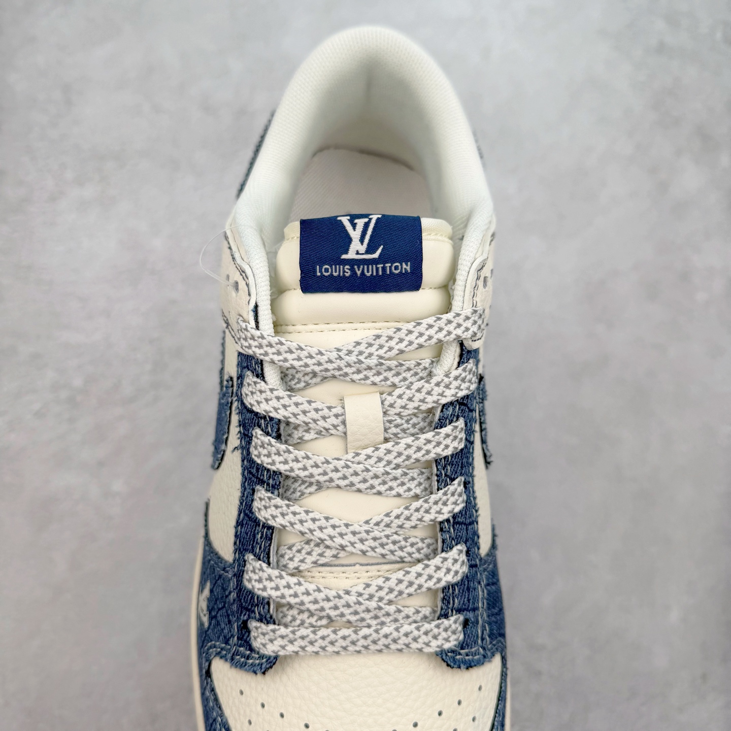 图片[5]-NK Dunk Low 定制配色 FC1688-221 大厂出品 极力推荐 原装头层材料 独家版型蒸餾加工帶來的是更好的视觉和脚感体验大厂纯原品质出货 清洁度 电绣工艺 皮料切割干净无任何毛边 细节完美 实拍调校N版已经零色差零失真 百分百还原实物色彩所见即所得 不存在货不对板色差等低级问题 选购参考实物拍摄 不混卖不参货 只用心做好货严格选品 承诺混一赔十 尺码：36 36.5 37.5 38 38.5 39 40 40.5 41 42 42.5 43 44 44.5 45-选品中心