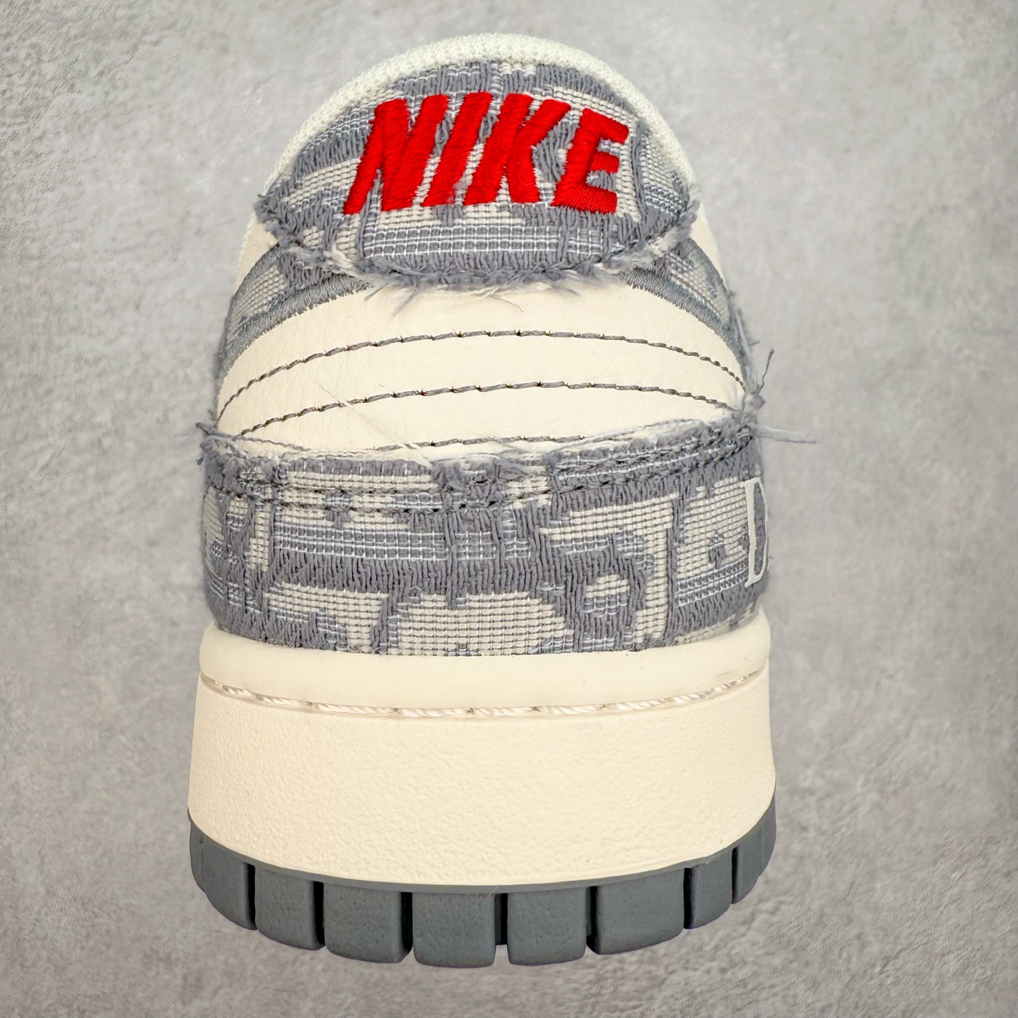 图片[8]-NK Dunk Low 定制配色 FC1688-221 大厂出品 极力推荐 原装头层材料 独家版型蒸餾加工帶來的是更好的视觉和脚感体验大厂纯原品质出货 清洁度 电绣工艺 皮料切割干净无任何毛边 细节完美 实拍调校N版已经零色差零失真 百分百还原实物色彩所见即所得 不存在货不对板色差等低级问题 选购参考实物拍摄 不混卖不参货 只用心做好货严格选品 承诺混一赔十 尺码：36 36.5 37.5 38 38.5 39 40 40.5 41 42 42.5 43 44 44.5 45-选品中心